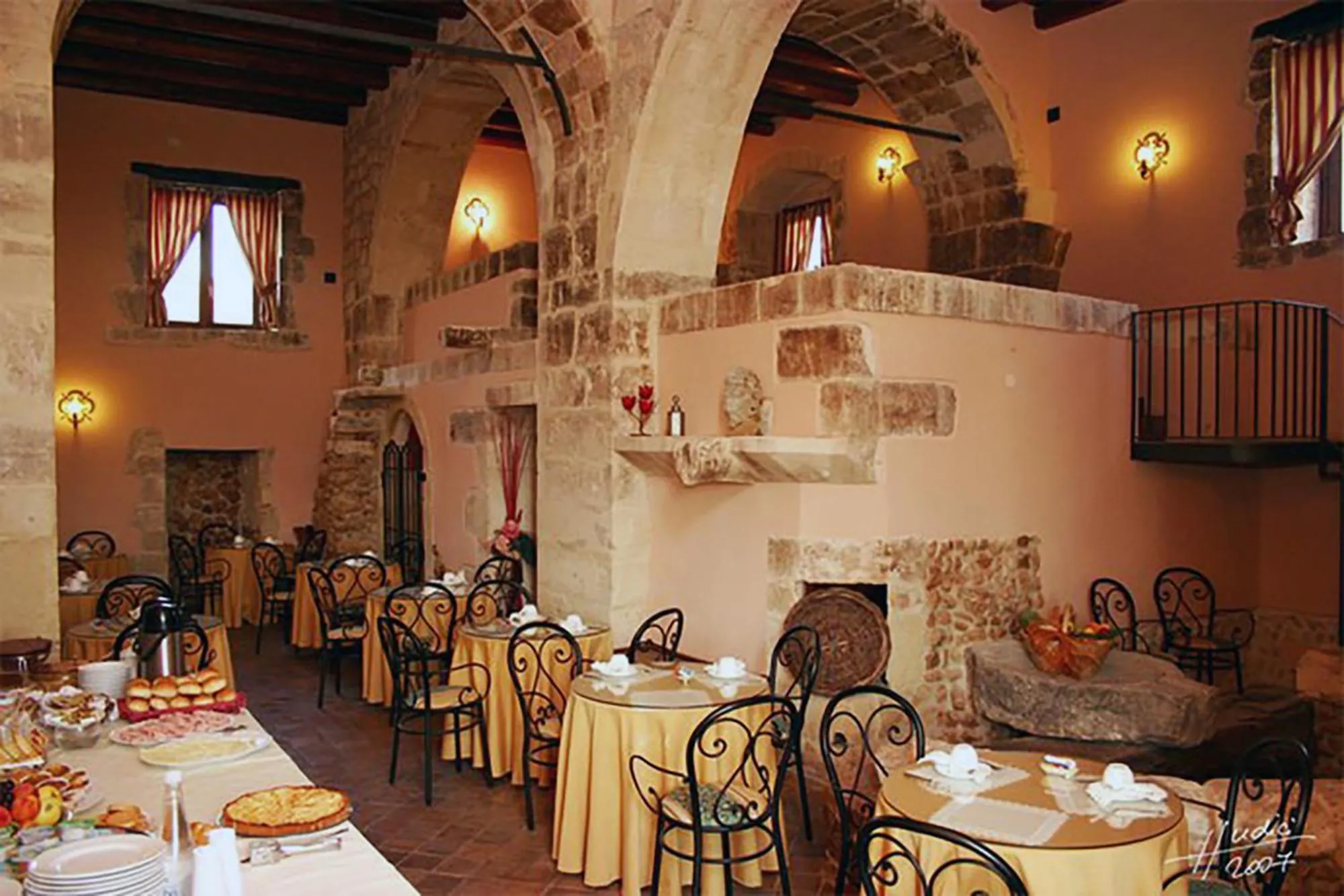 Restaurant/places to eat in Hotel Lady Lusya