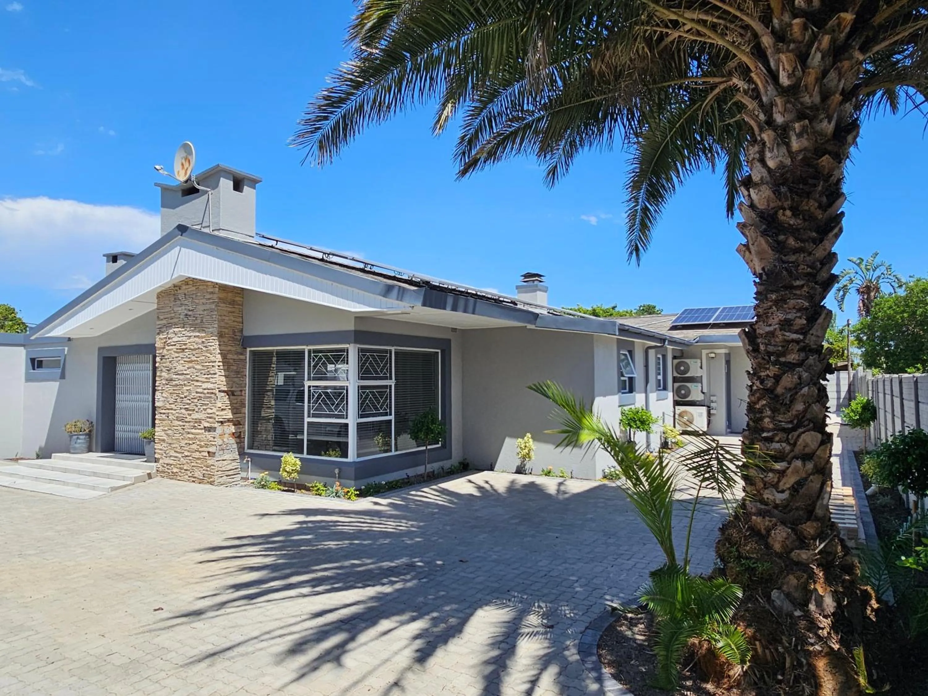 Property building in Balmoral Lodge