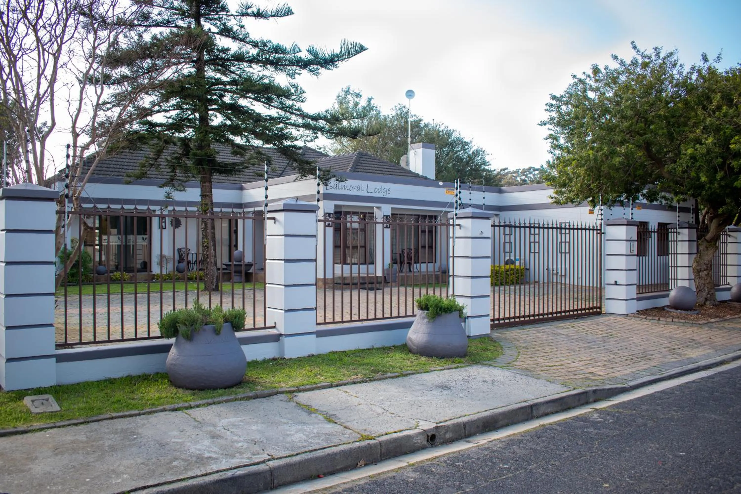 Property building in Balmoral Lodge