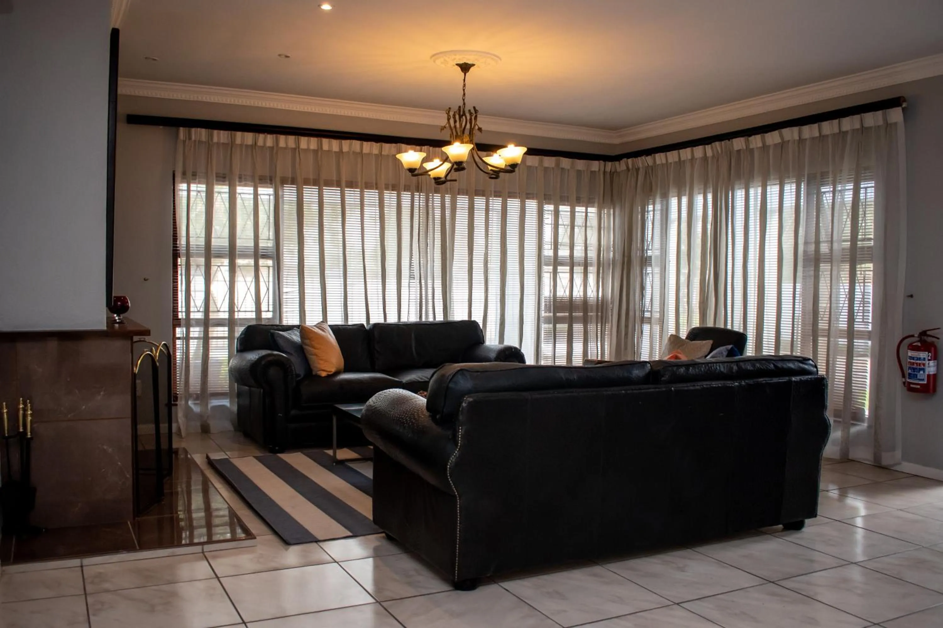 Communal lounge/ TV room in Balmoral Lodge