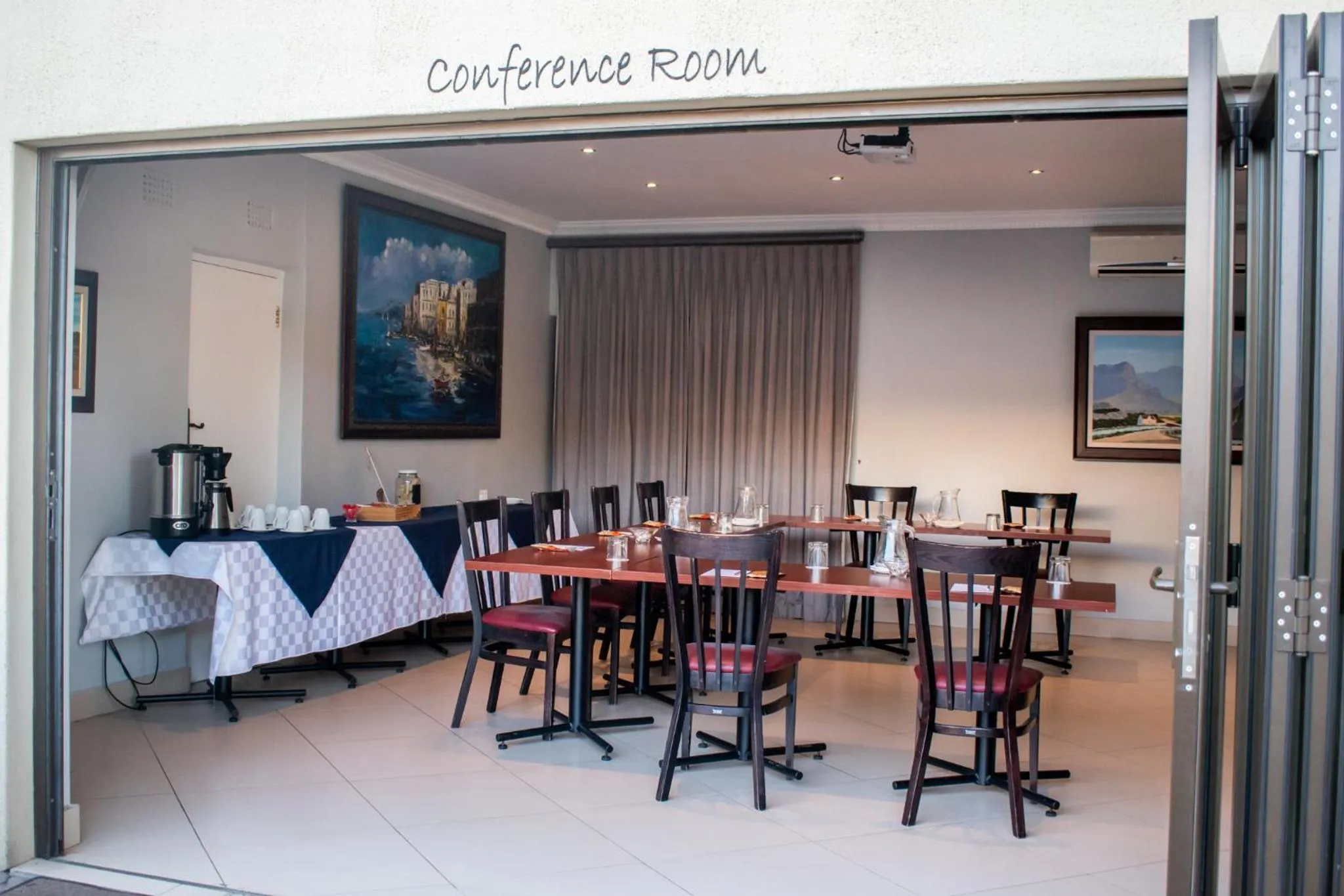 Coffee/tea facilities in Balmoral Lodge