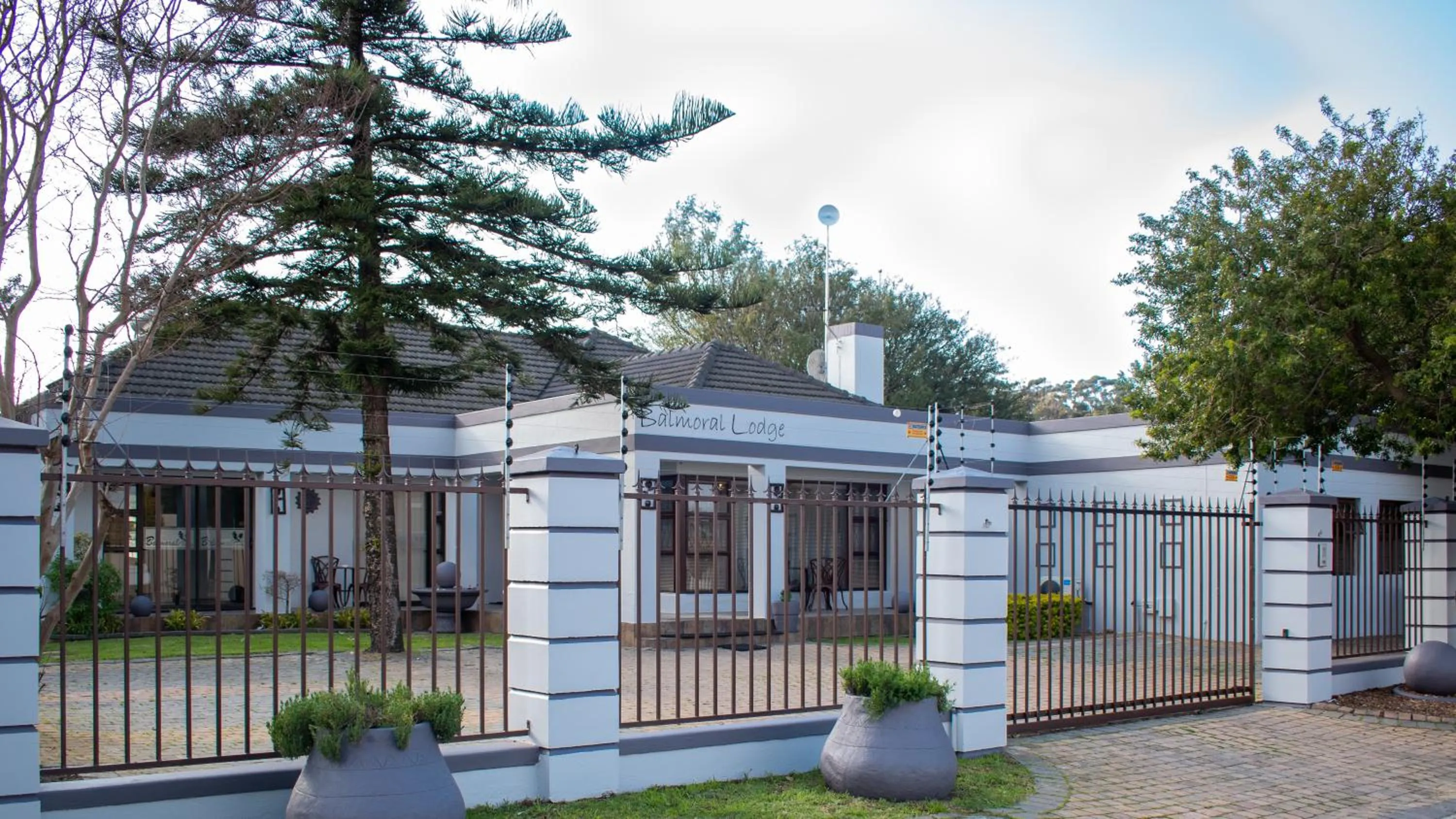 Property building in Balmoral Lodge