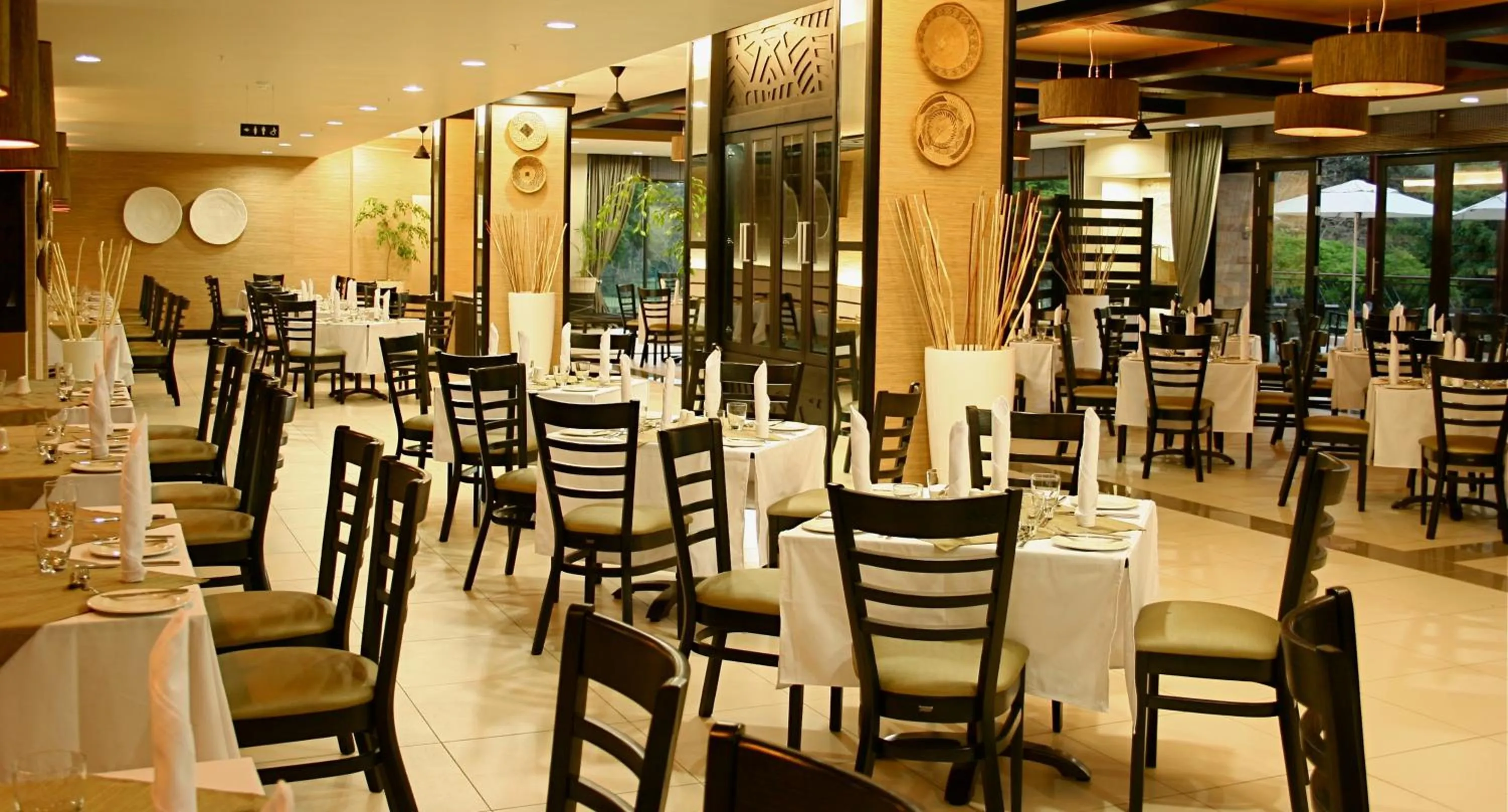 Restaurant/places to eat in Mount Meru Hotel