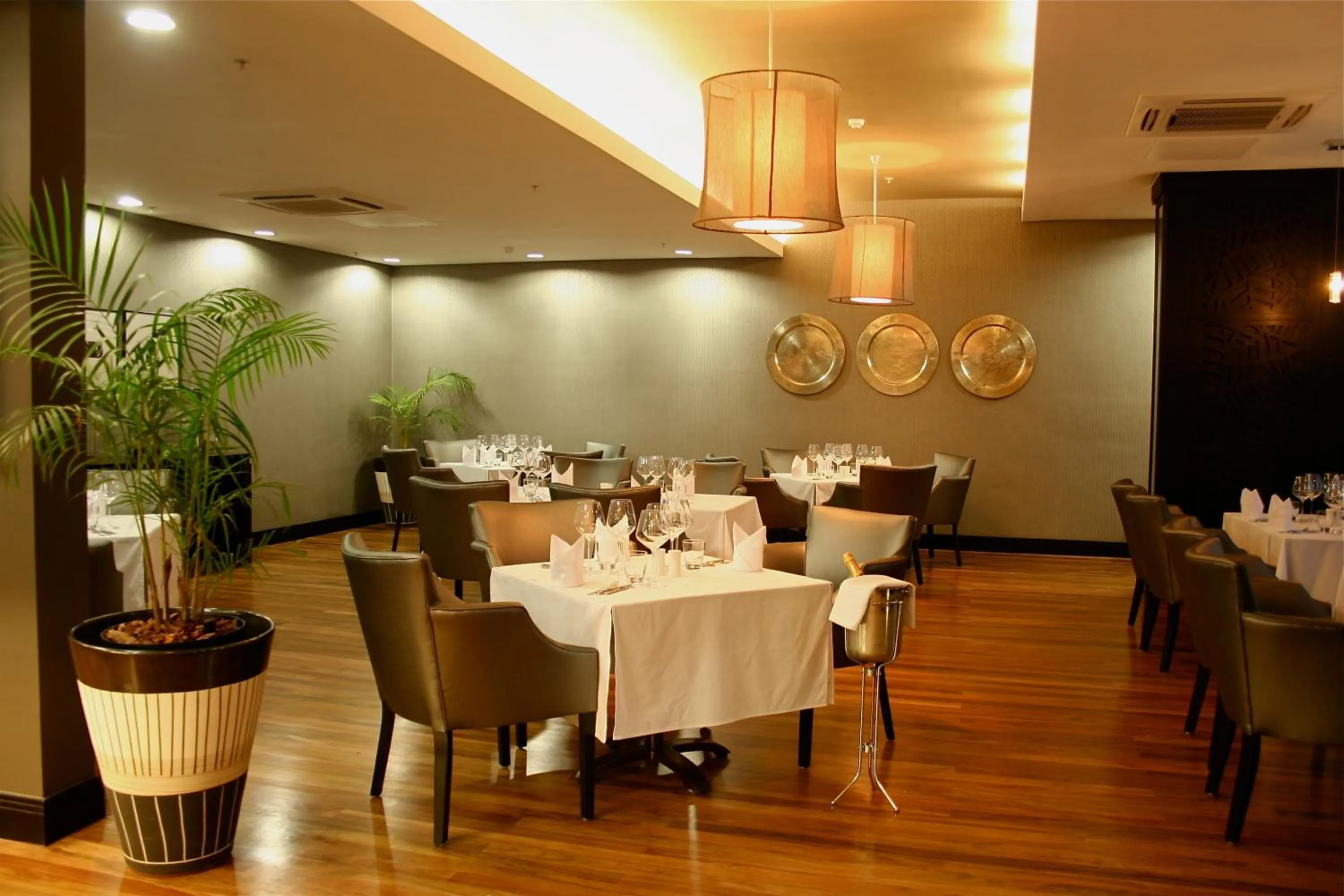 Restaurant/places to eat in Mount Meru Hotel