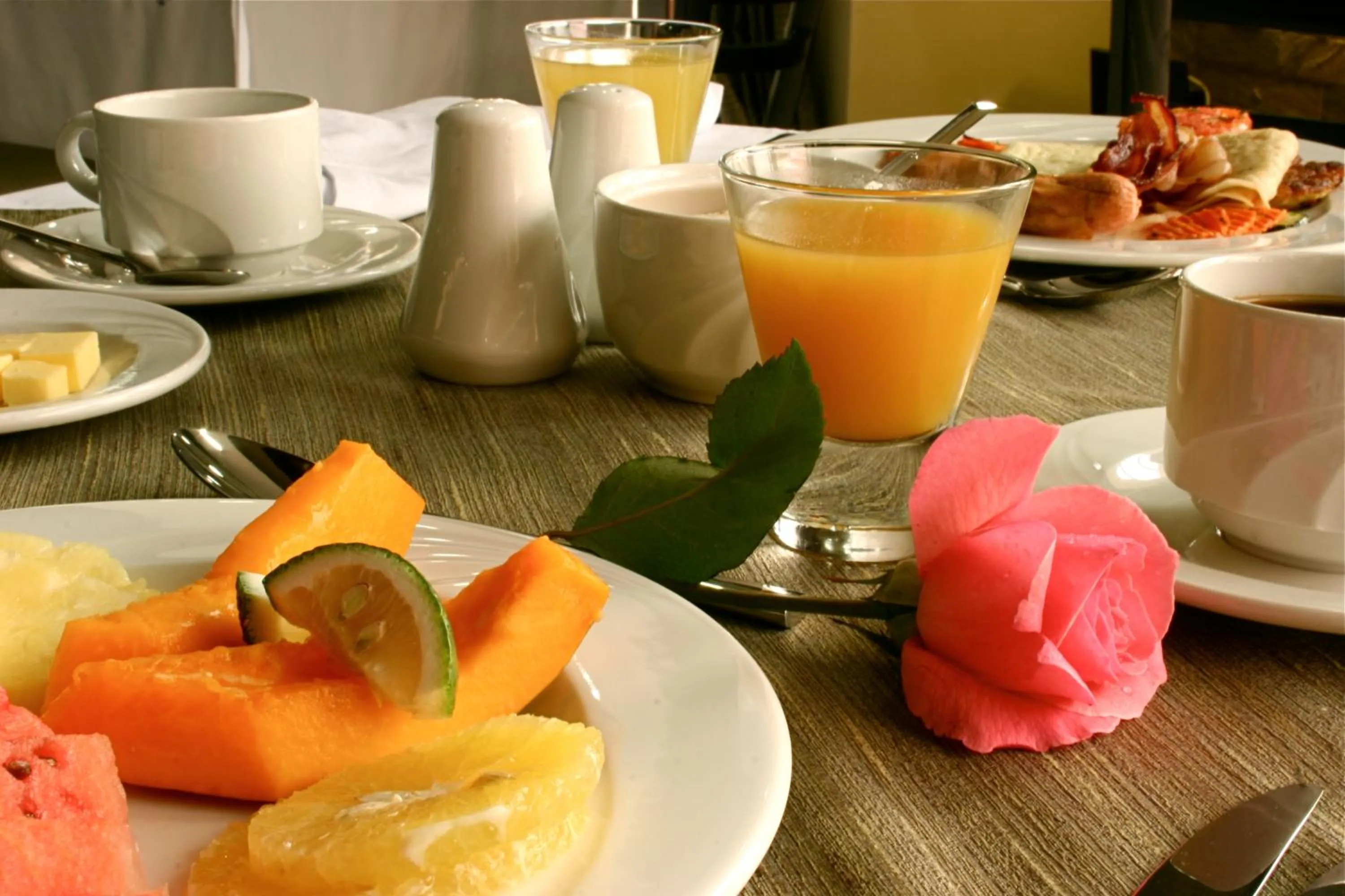 Restaurant/places to eat in Mount Meru Hotel