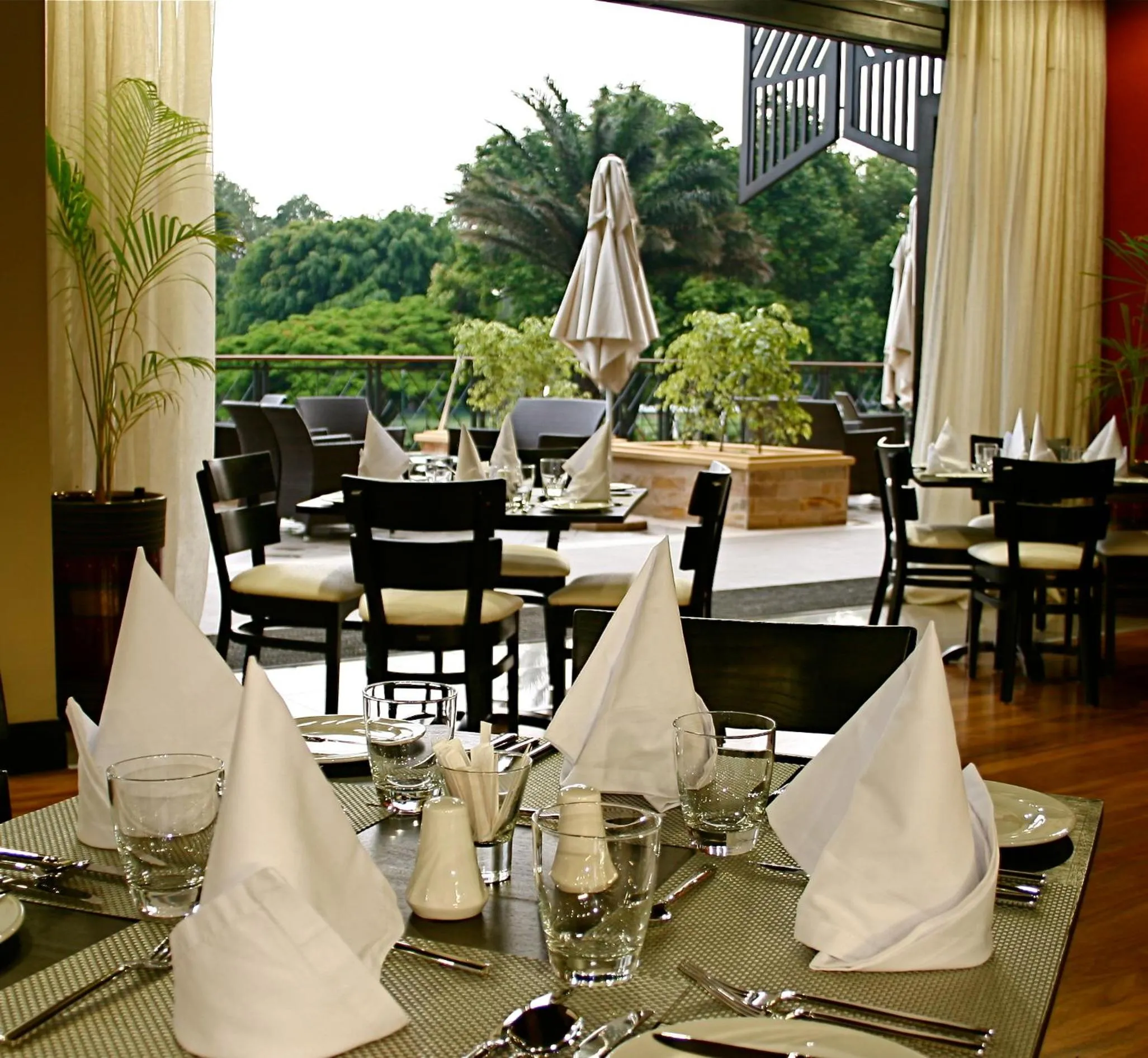 Restaurant/places to eat in Mount Meru Hotel