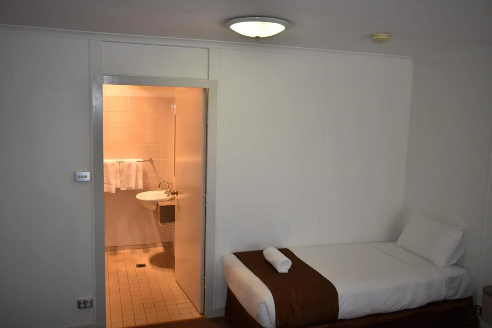 Bed in The Edge Motel