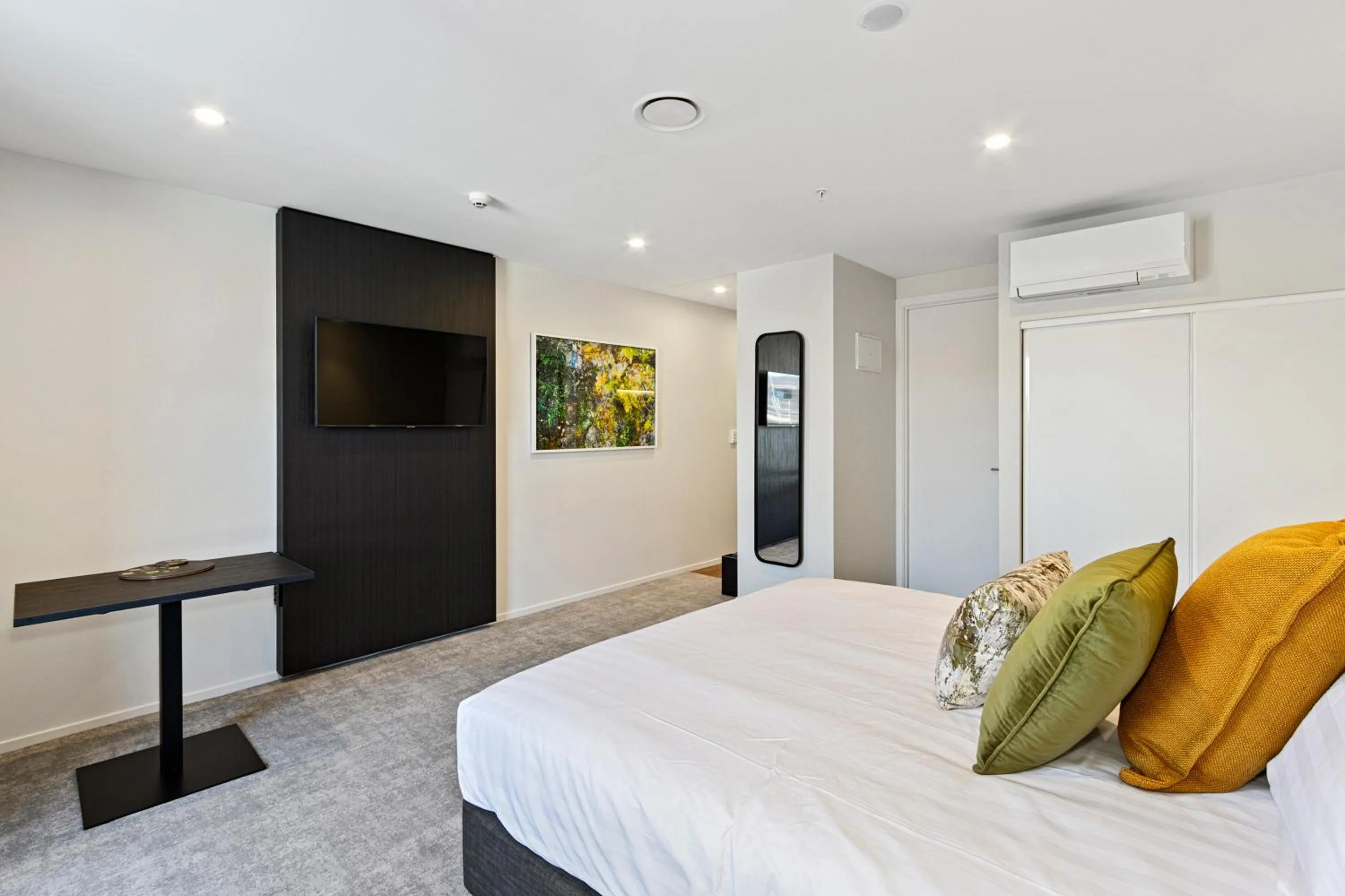 View (from property/room), Bed in Wyndham Garden Christchurch Kilmore Street