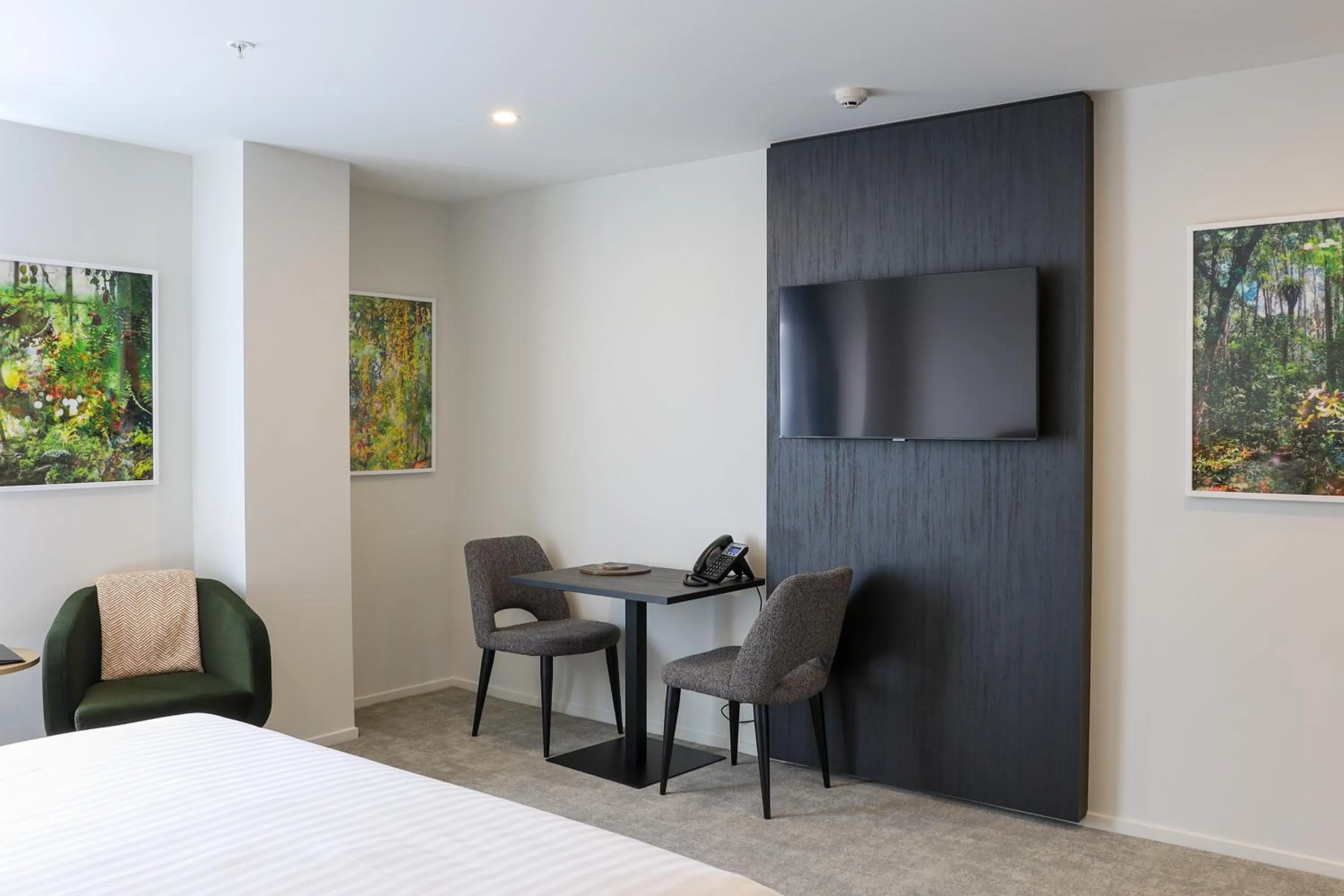 TV and multimedia, Bed in Wyndham Garden Christchurch Kilmore Street