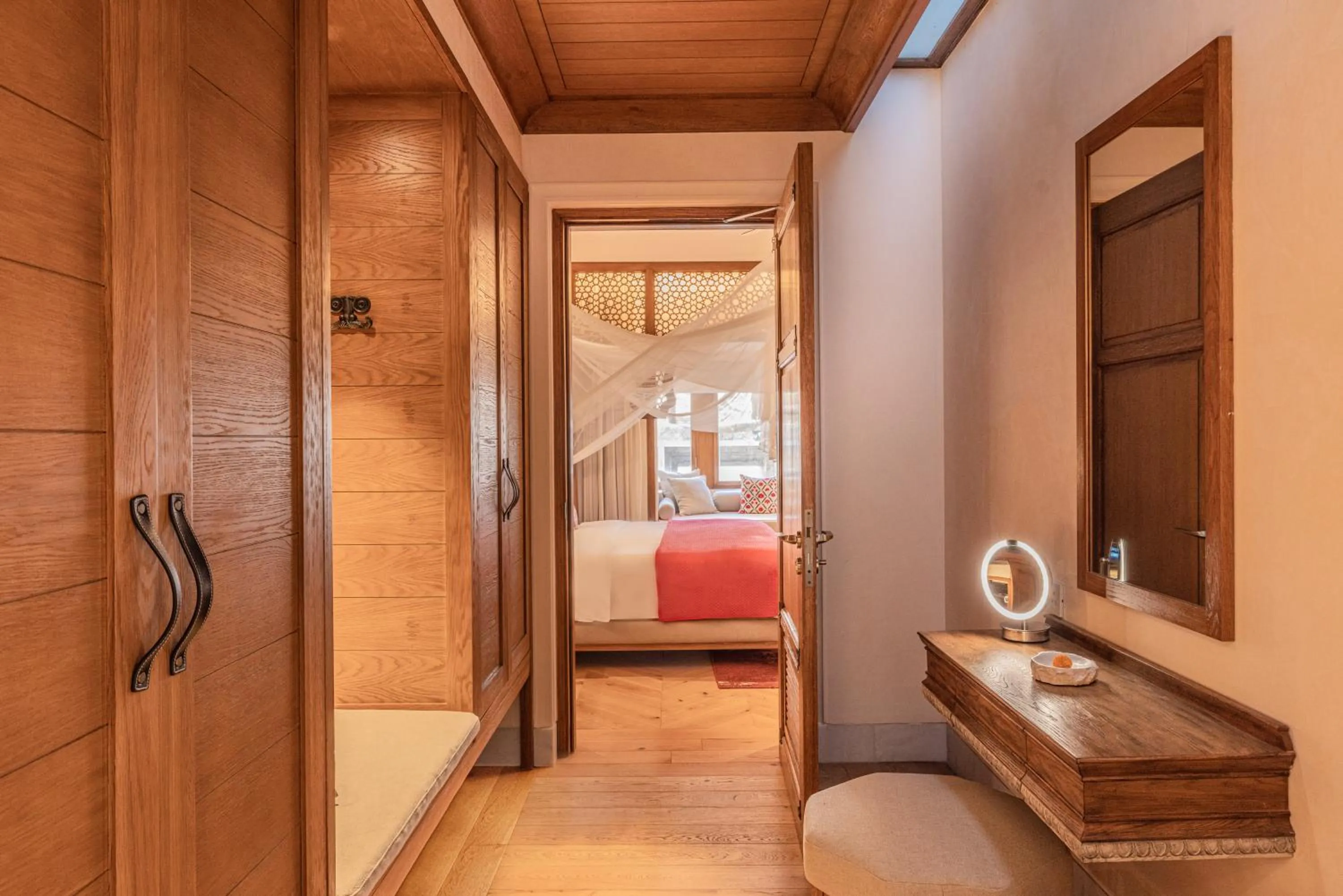 wardrobe, Bed in Six Senses Fort Barwara Sawai Madhopur