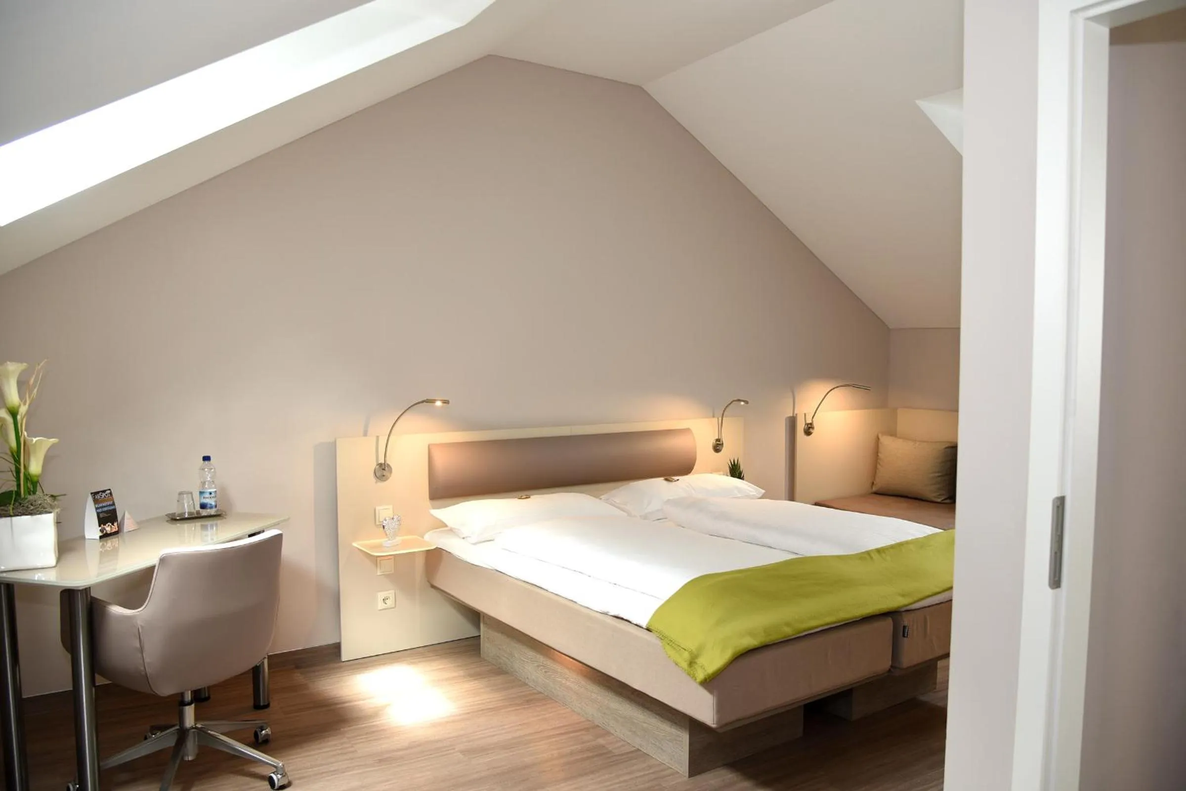 Photo of the whole room, Bed in Hotel Bonn City