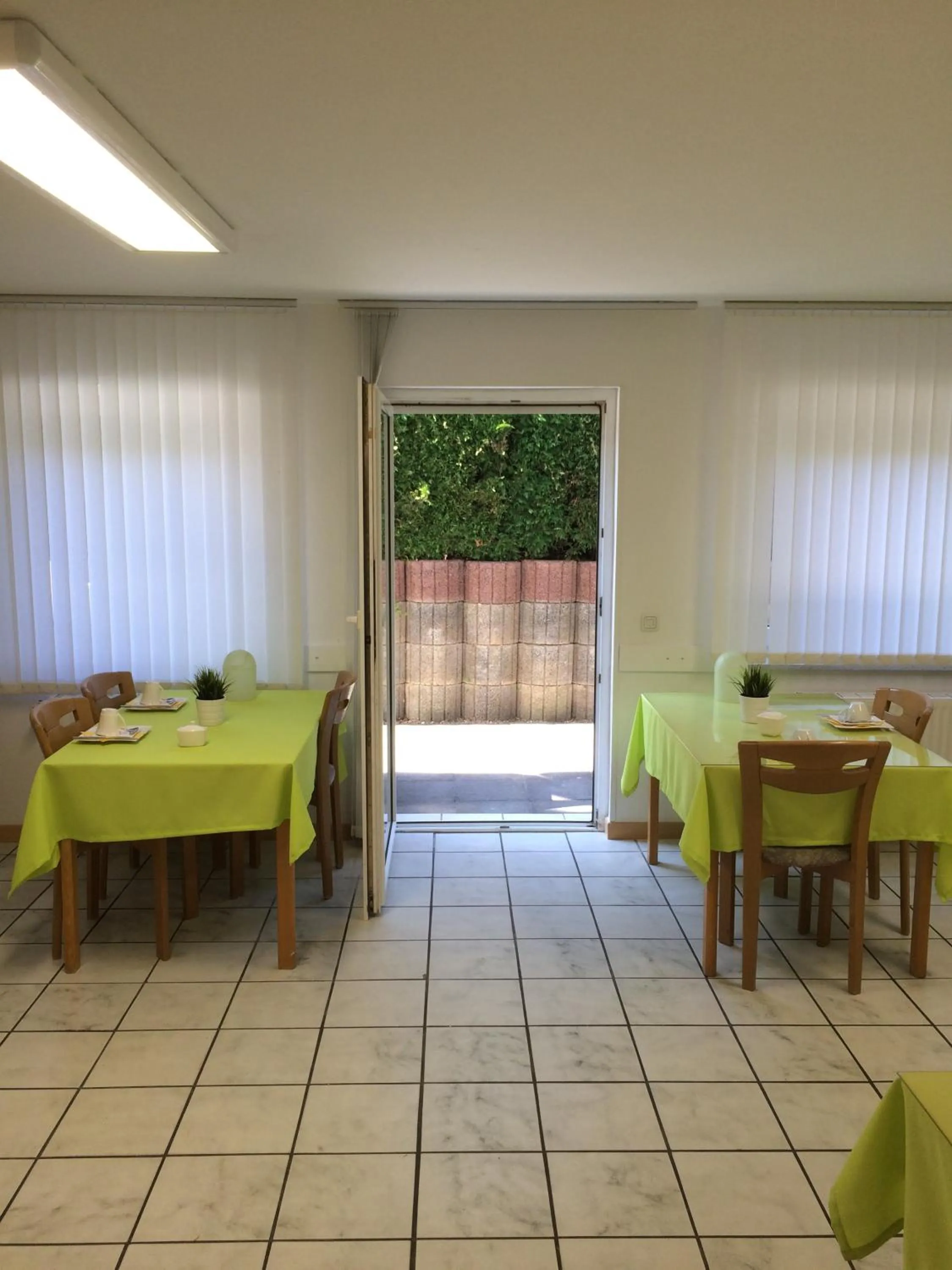 Restaurant/places to eat in Hotel Oelberg budget - BONN SÜD Königswinter