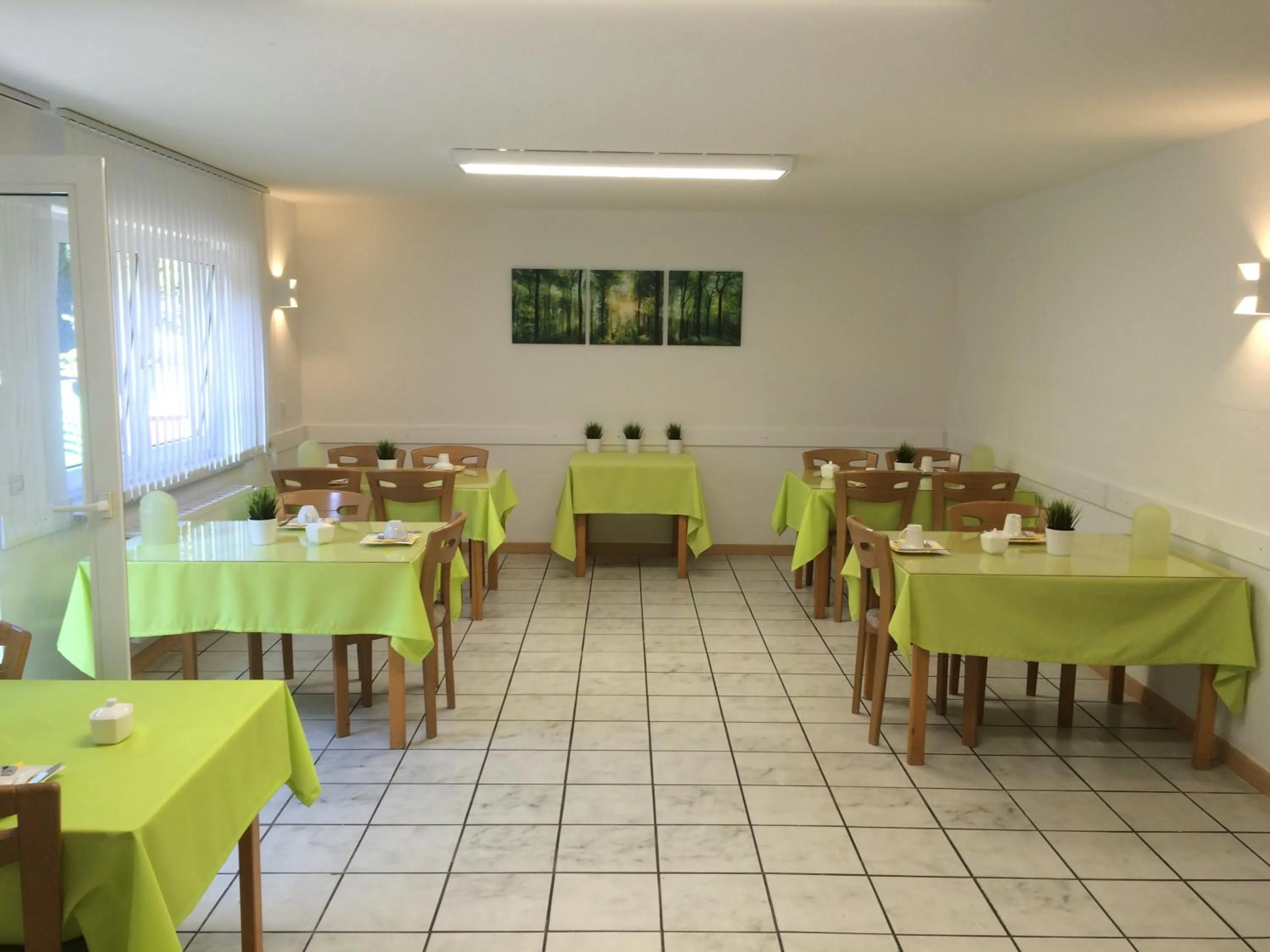 Restaurant/places to eat in Hotel Oelberg budget - BONN SÜD Königswinter