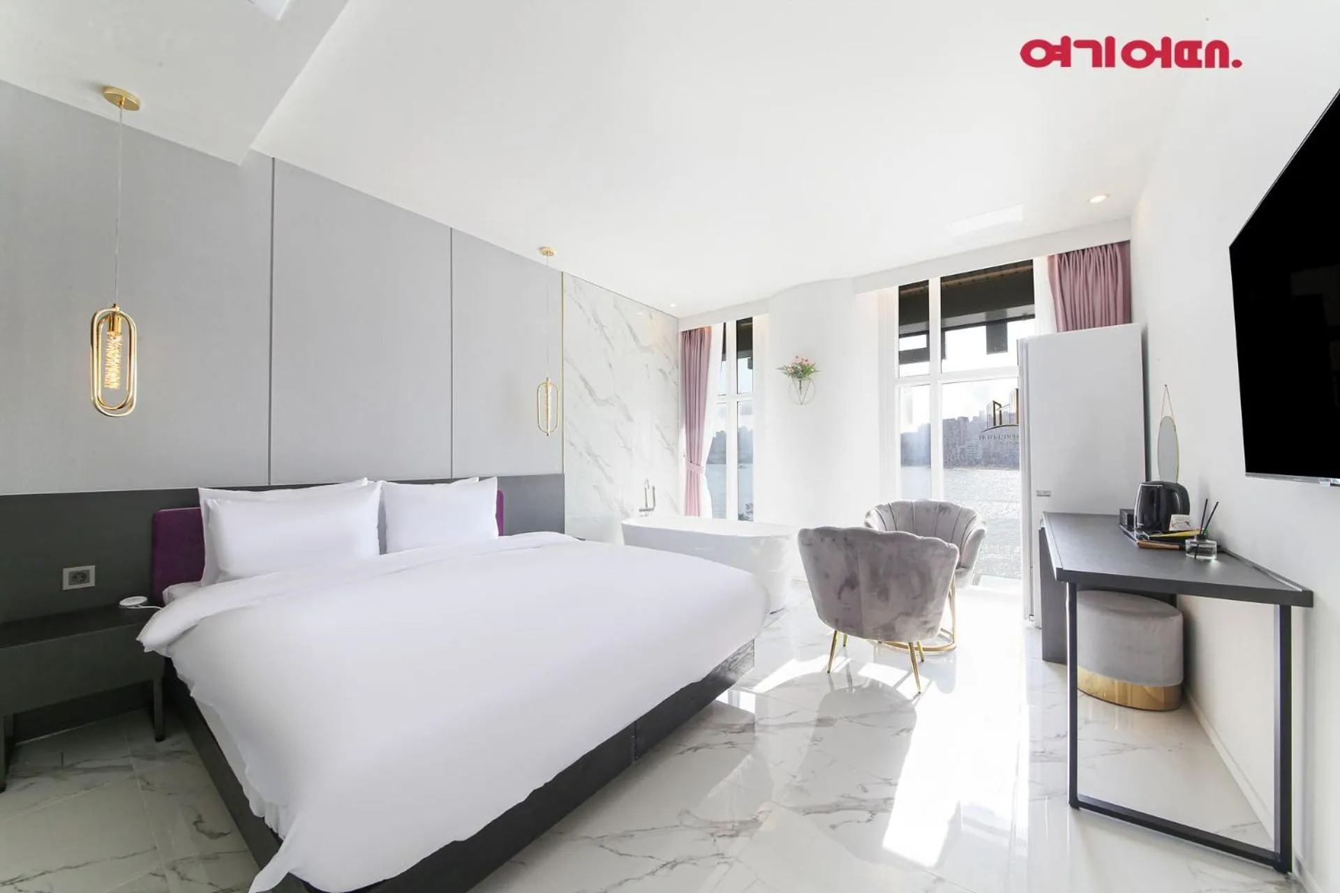 Bed in De Homme Hotel