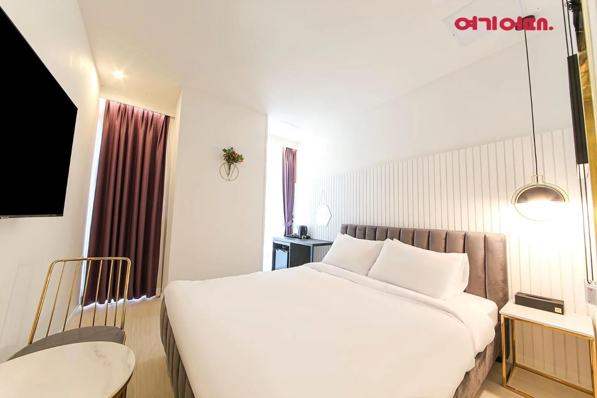 Bed in De Homme Hotel