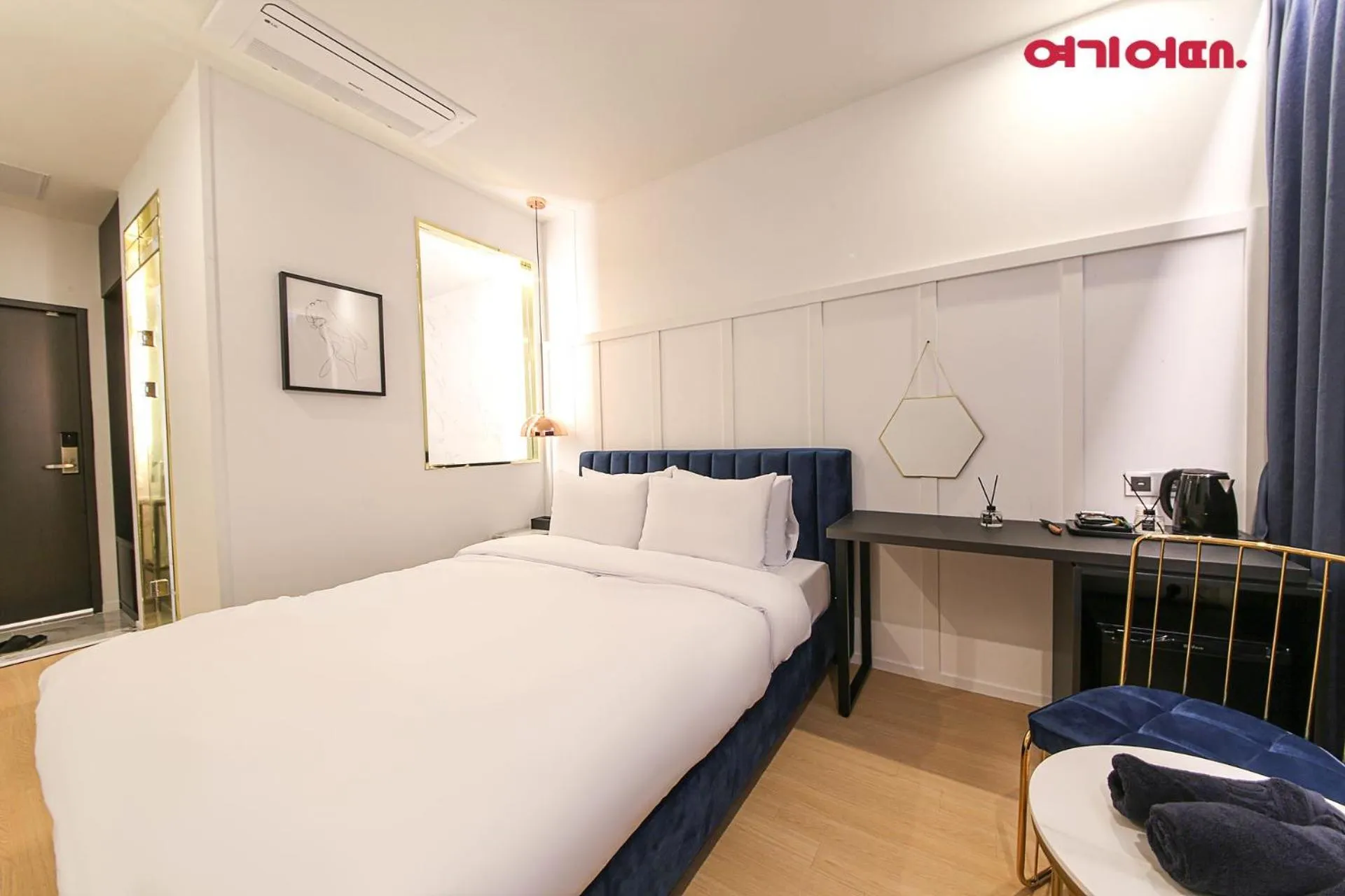 Bed in De Homme Hotel