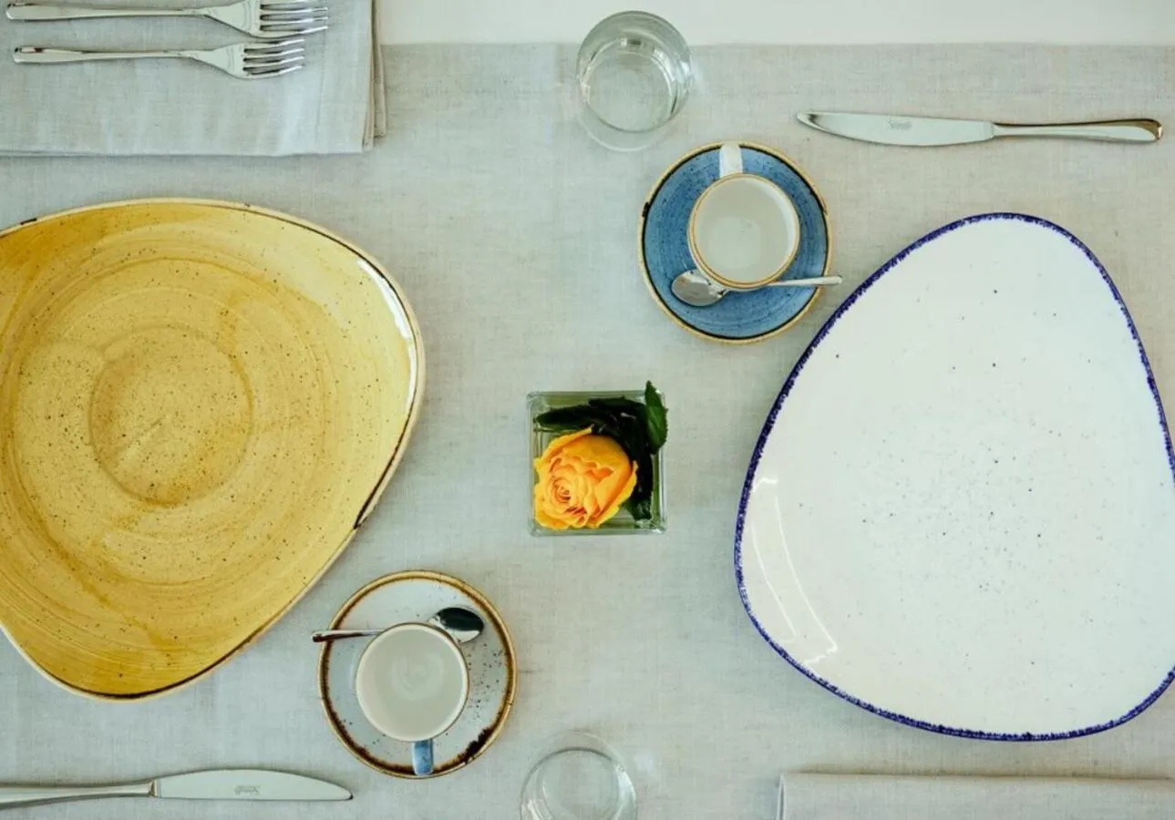 Restaurant/places to eat in Coclee Suite Palace