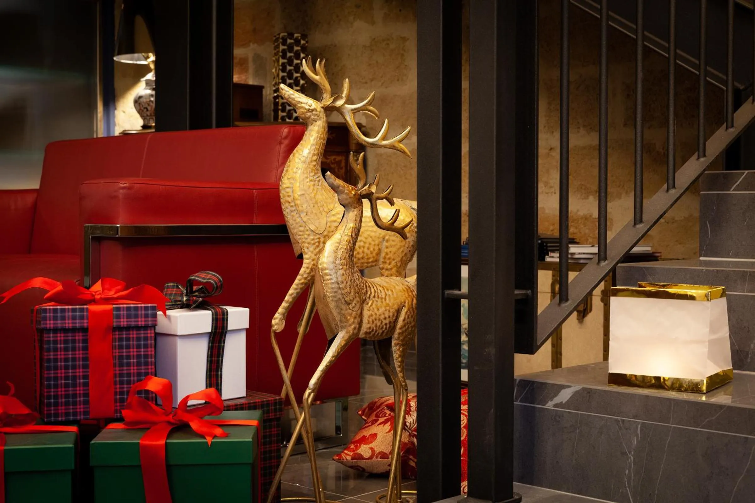 People in Coclee Suite Palace