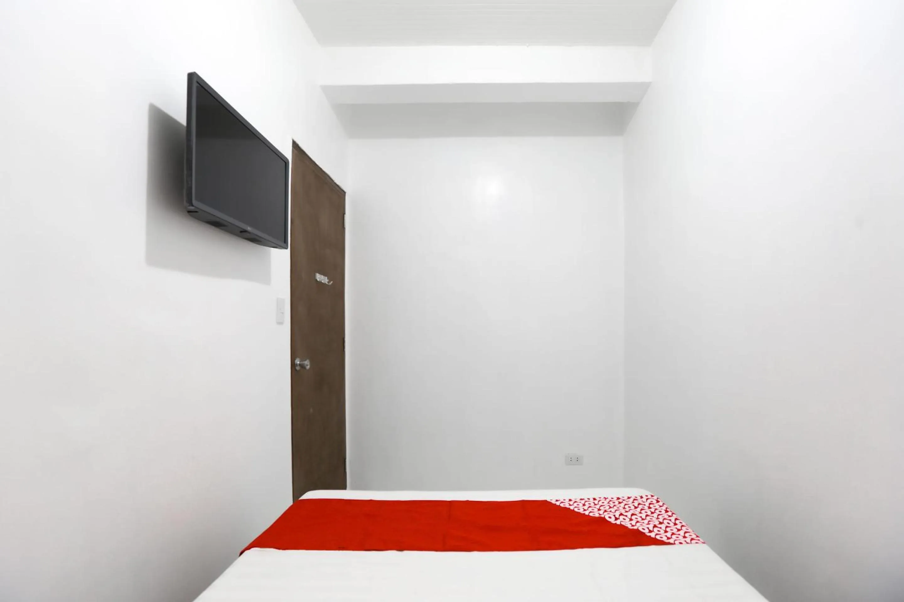 Bedroom in OYO 736 Jade Apartelle