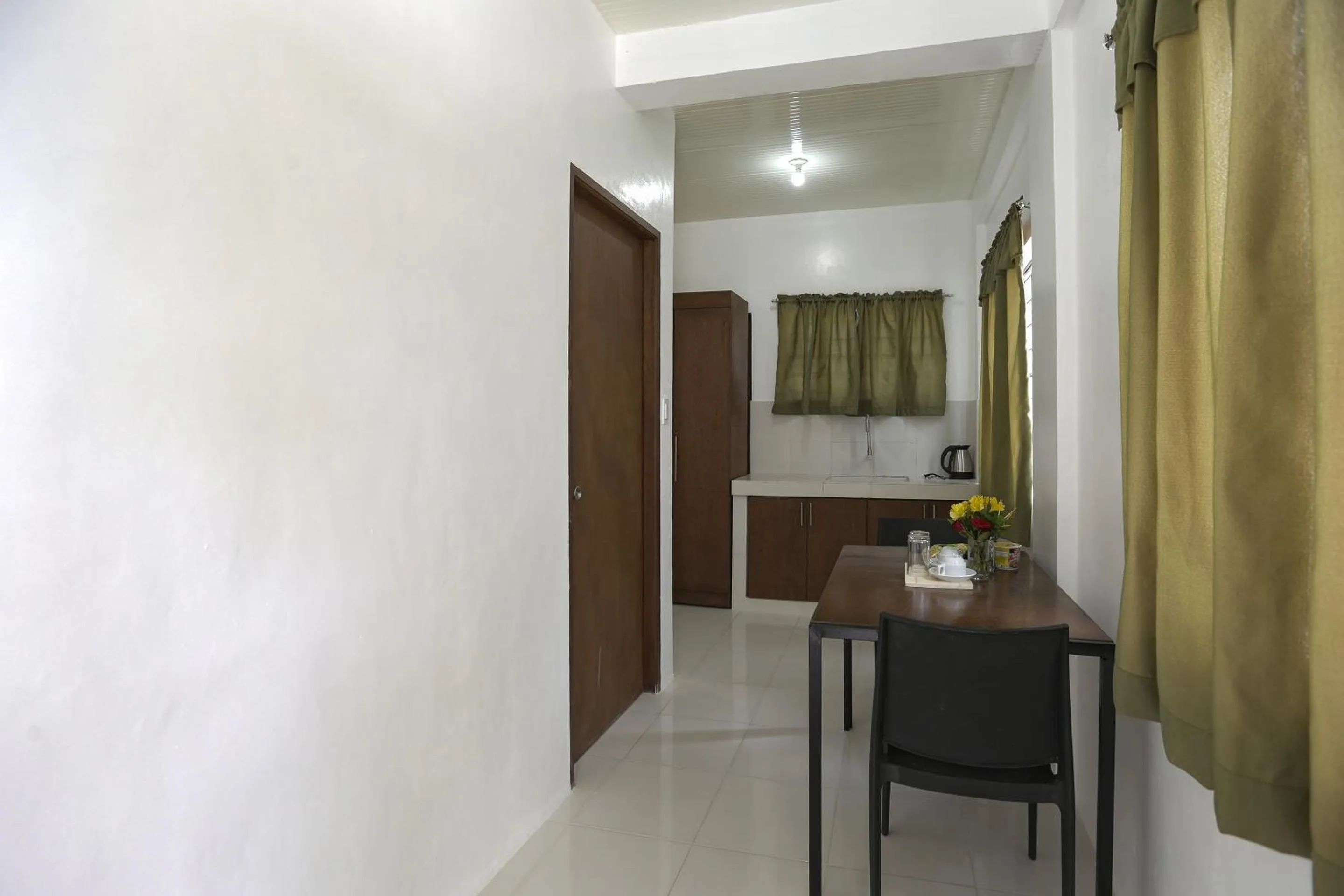 Bedroom in OYO 736 Jade Apartelle