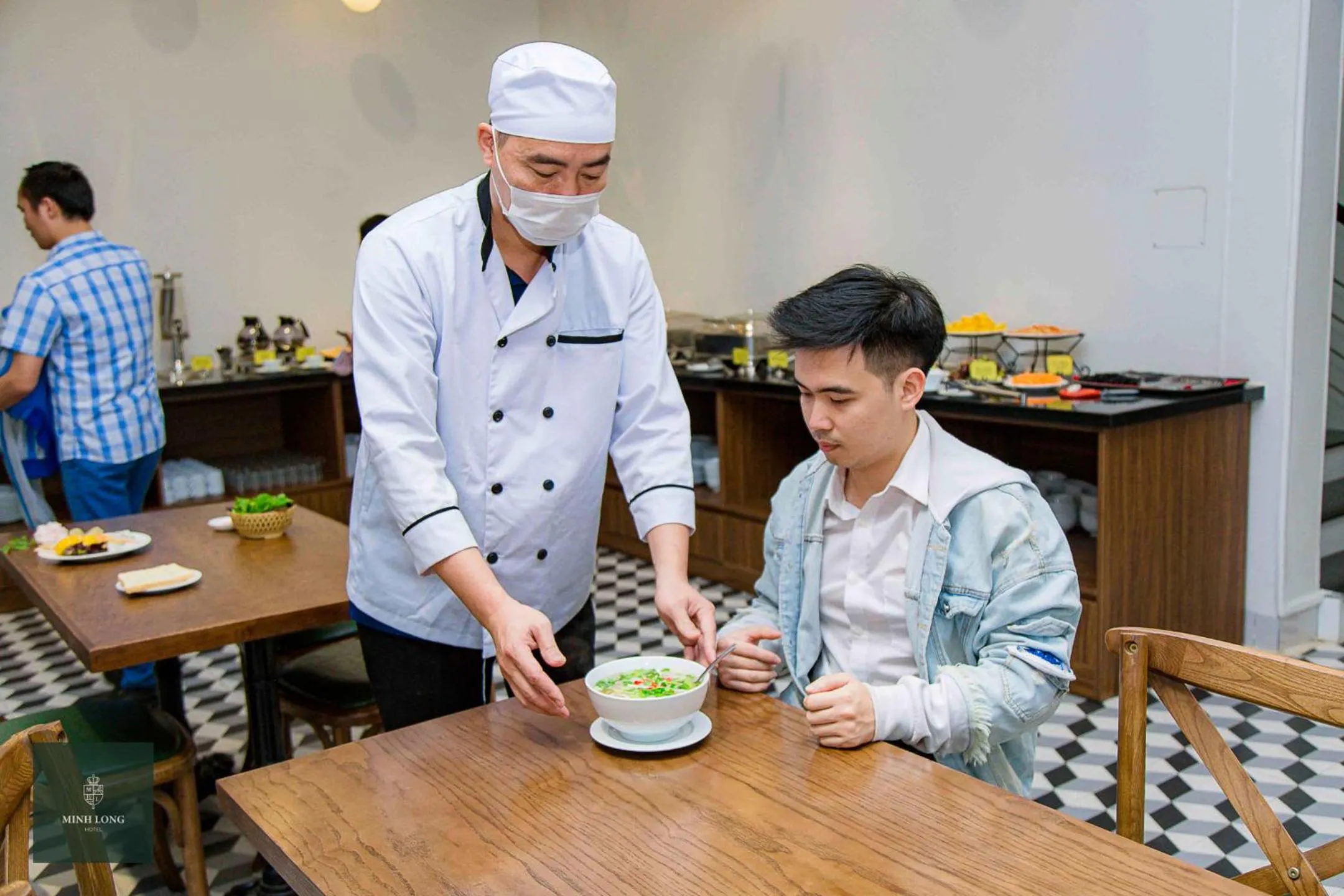 Restaurant/places to eat in Minh Long Hotel