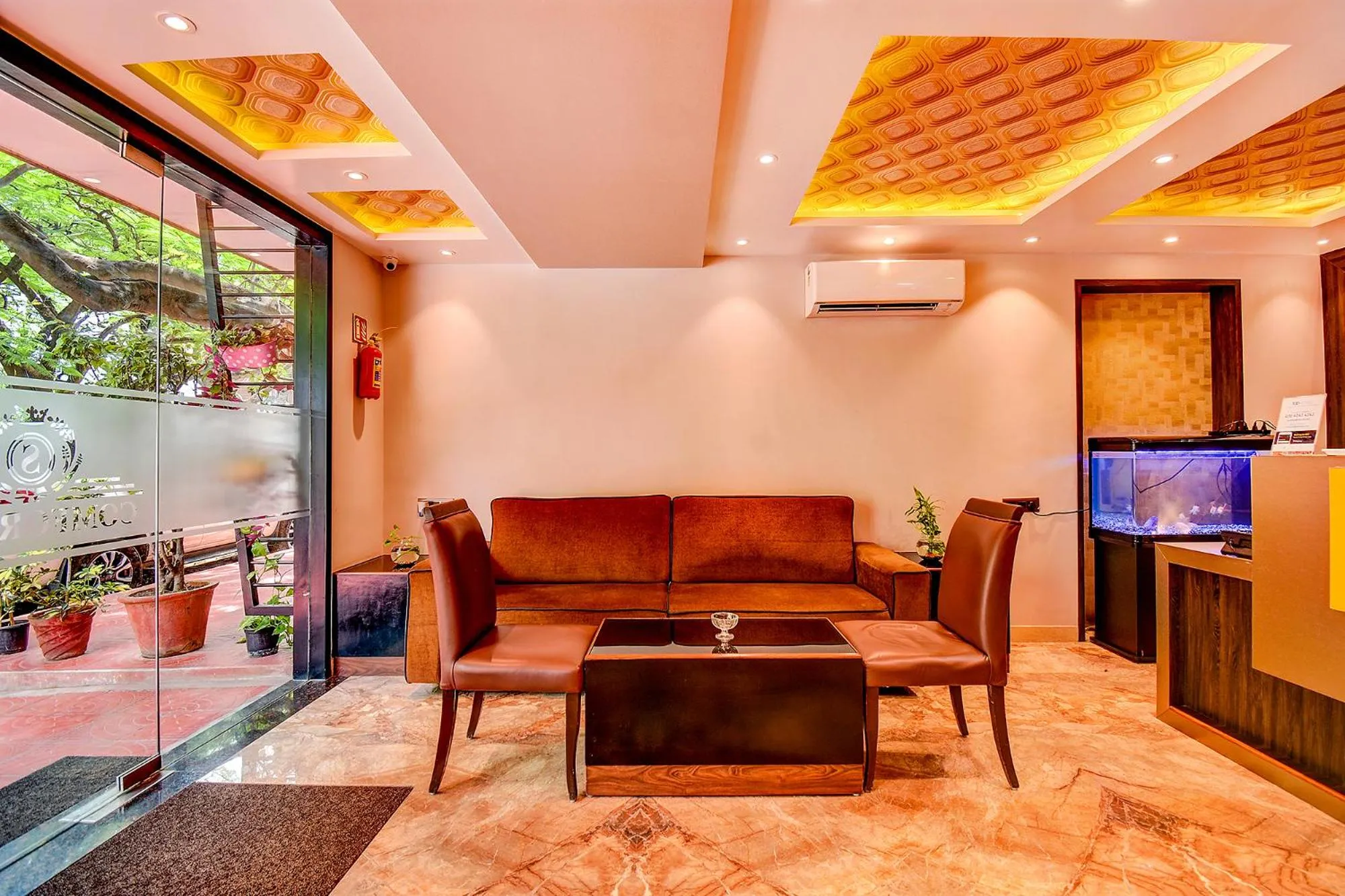 Seating area in FabHotel S Comfort Inn - Indiranagar