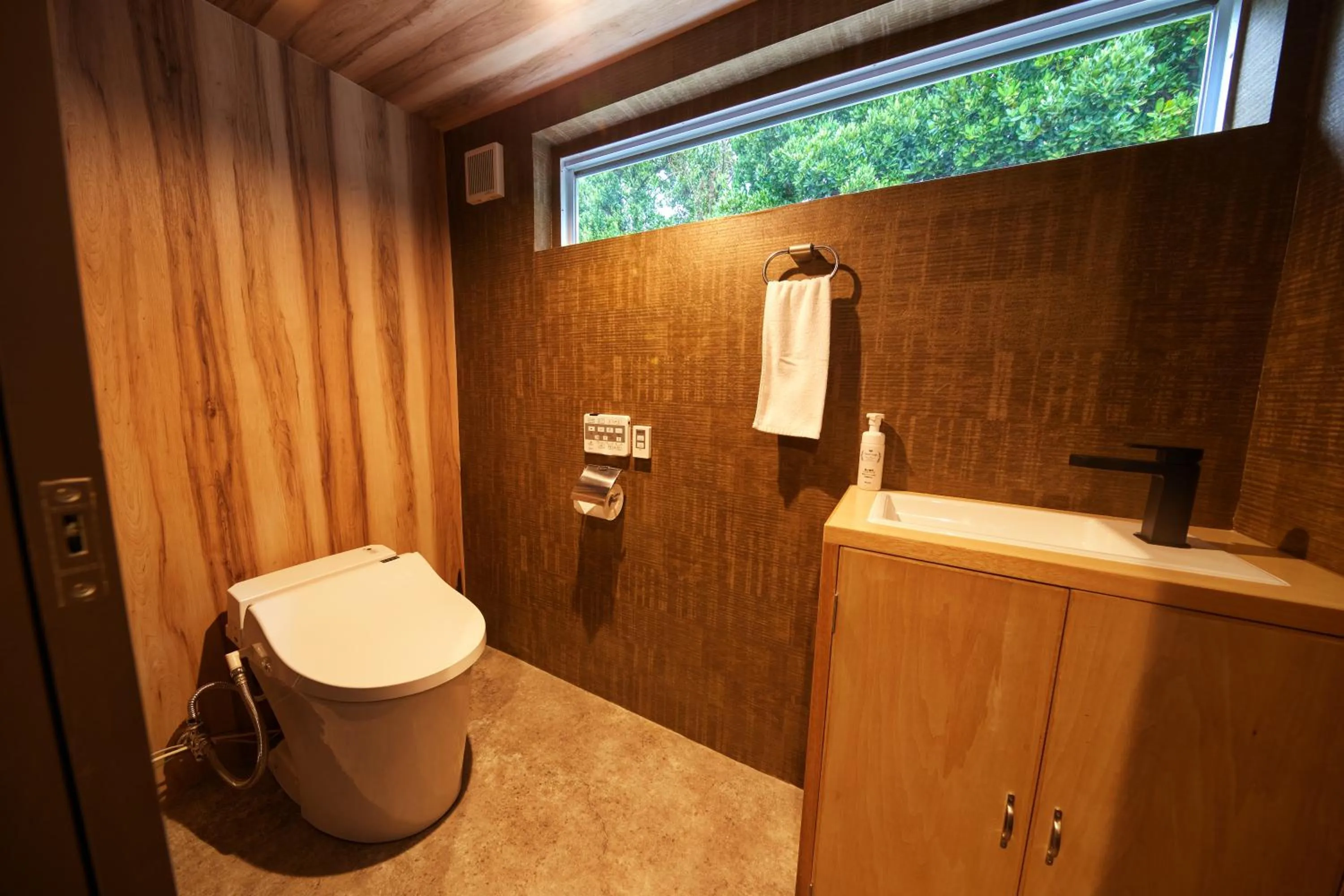 Toilet in ADAN RESORT 灯 - Lamp -