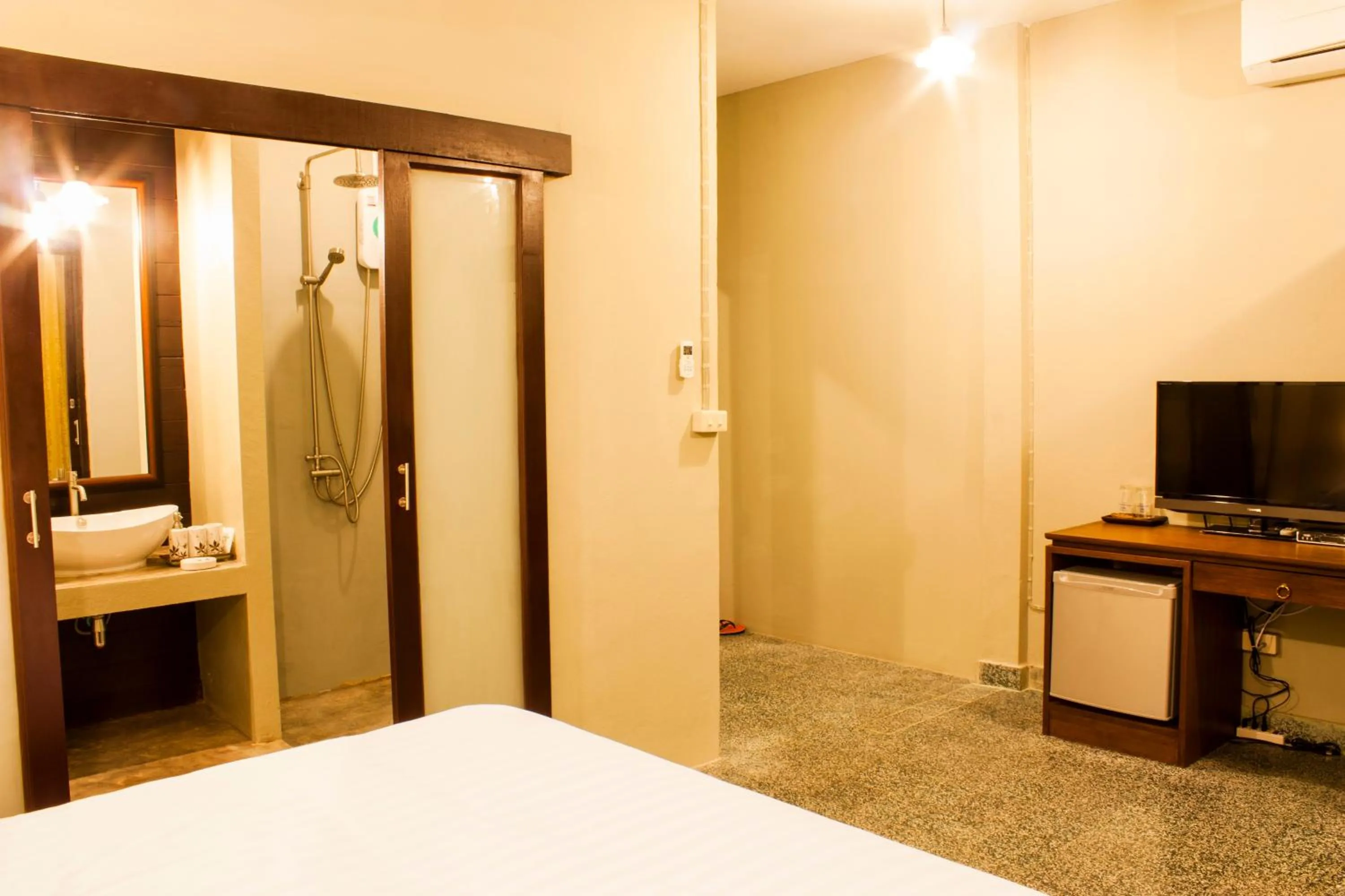 Bed in The Bank River House Ayutthaya