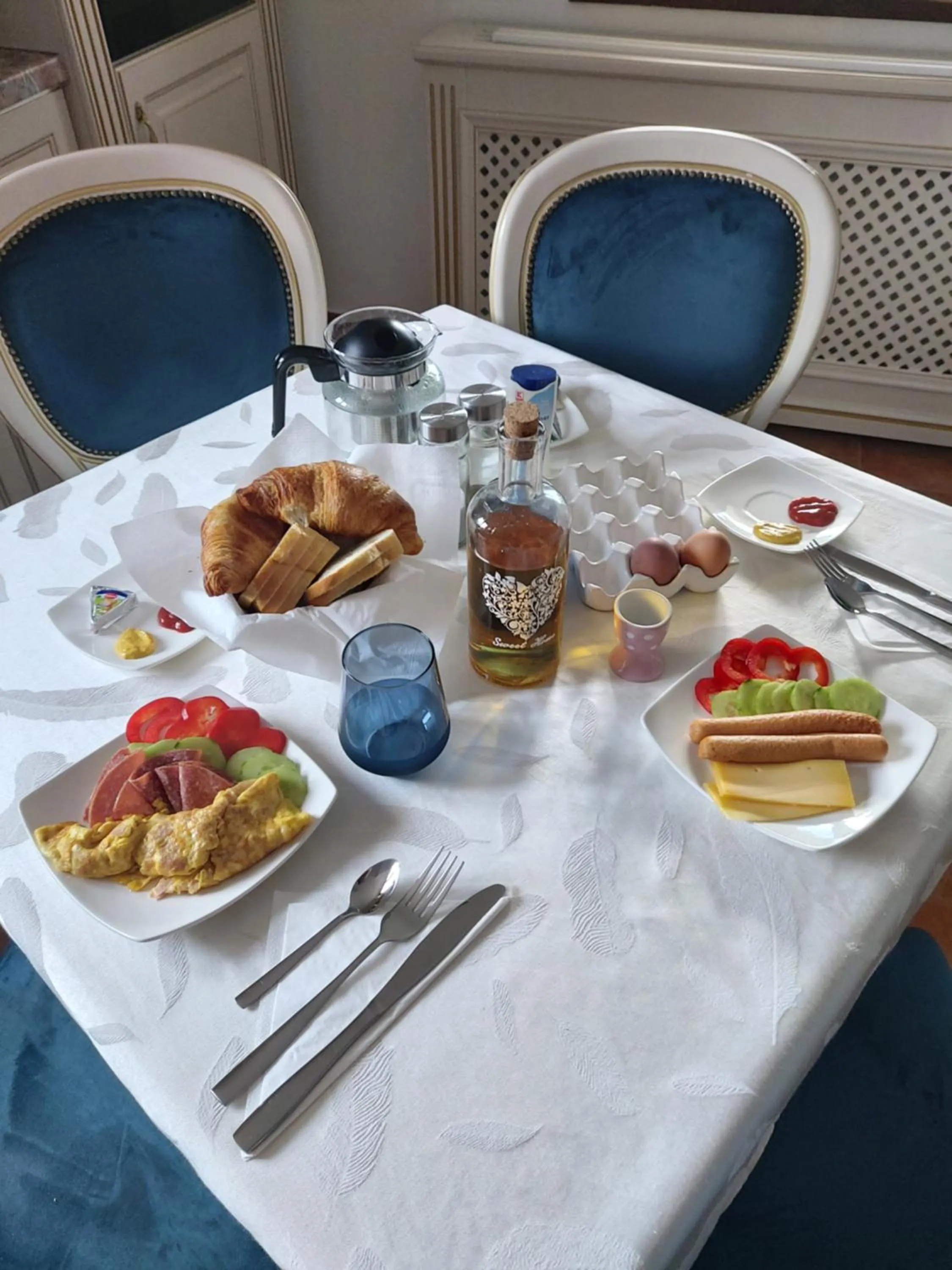 Breakfast in Sky Park Home