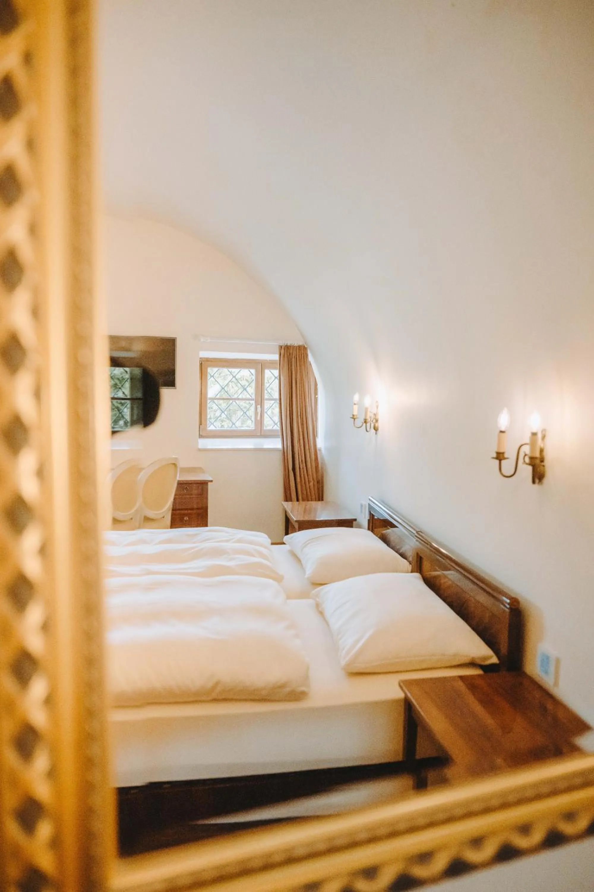 Photo of the whole room, Bed in Hotel Schloss Dürnstein