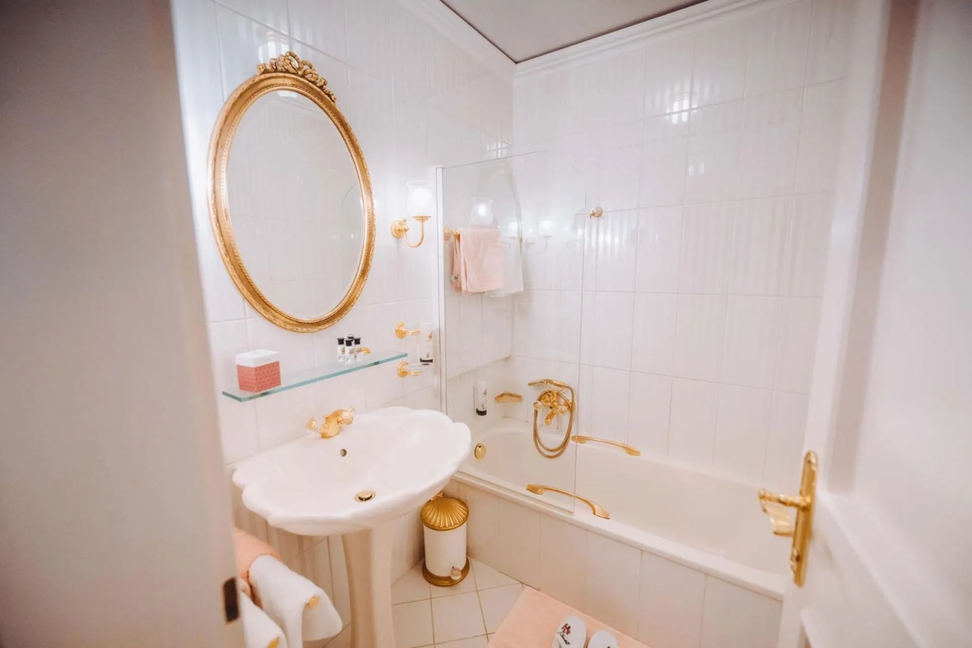 Bathroom in Hotel Schloss Dürnstein