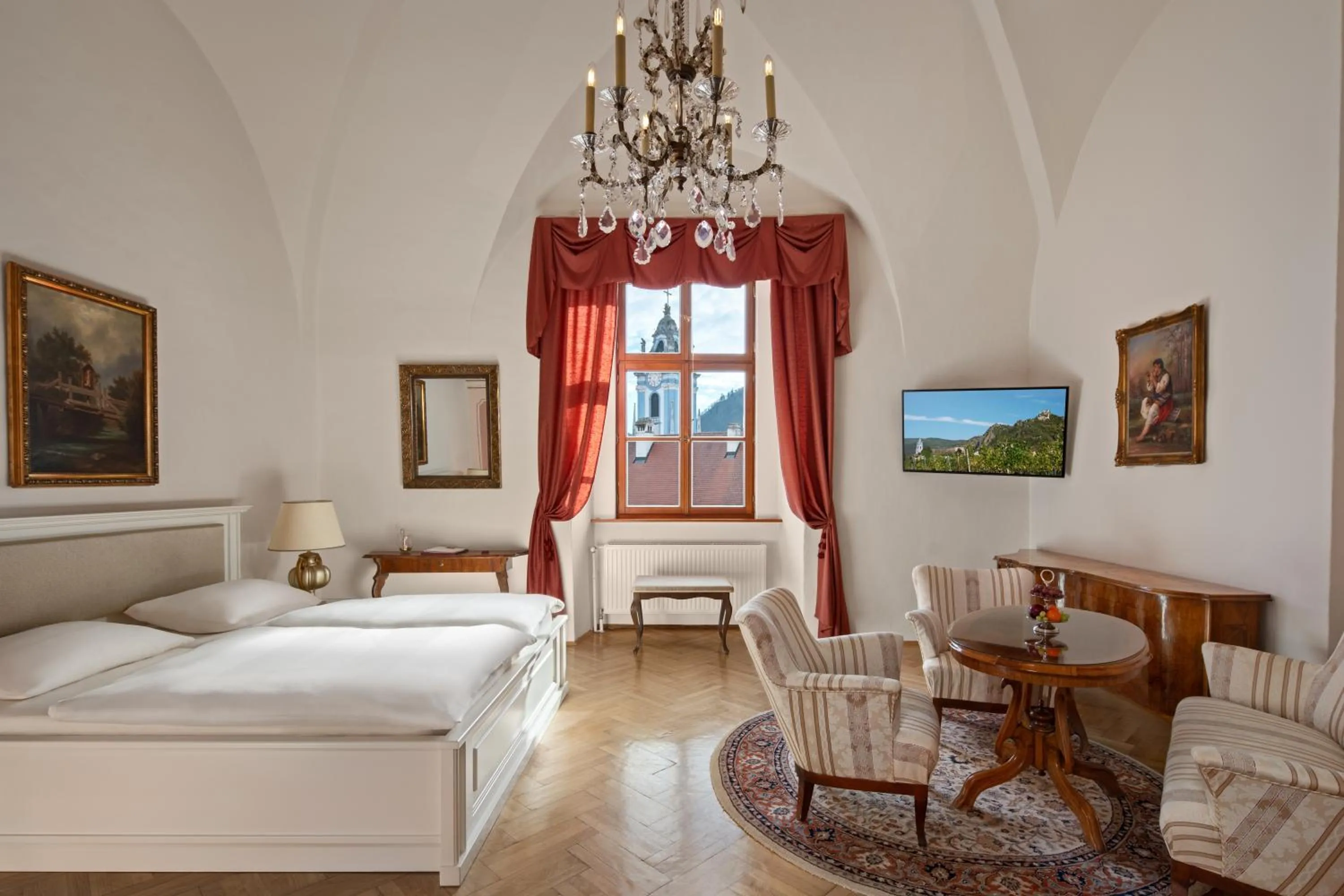 Photo of the whole room, Bed in Hotel Schloss Dürnstein