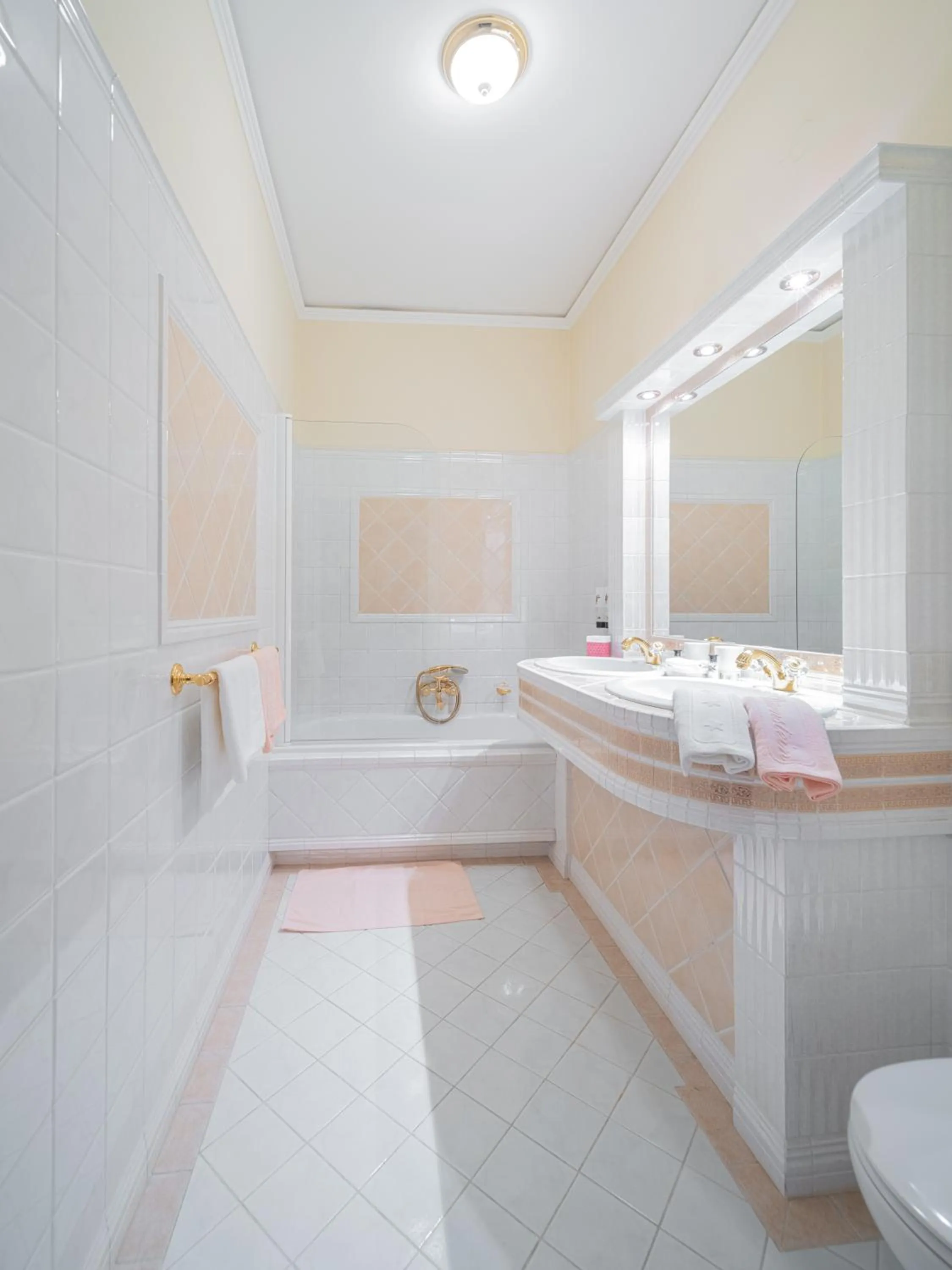 Bathroom in Hotel Schloss Dürnstein