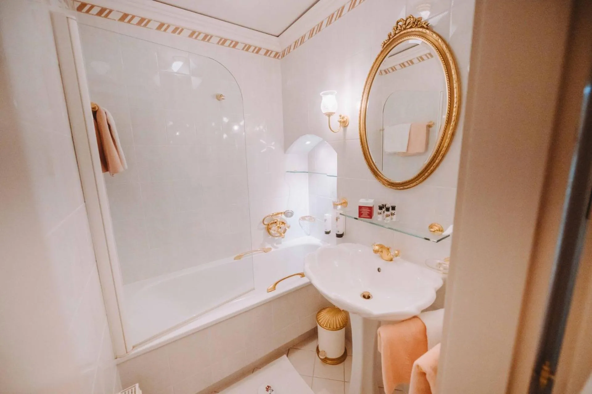 Bathroom in Hotel Schloss Dürnstein