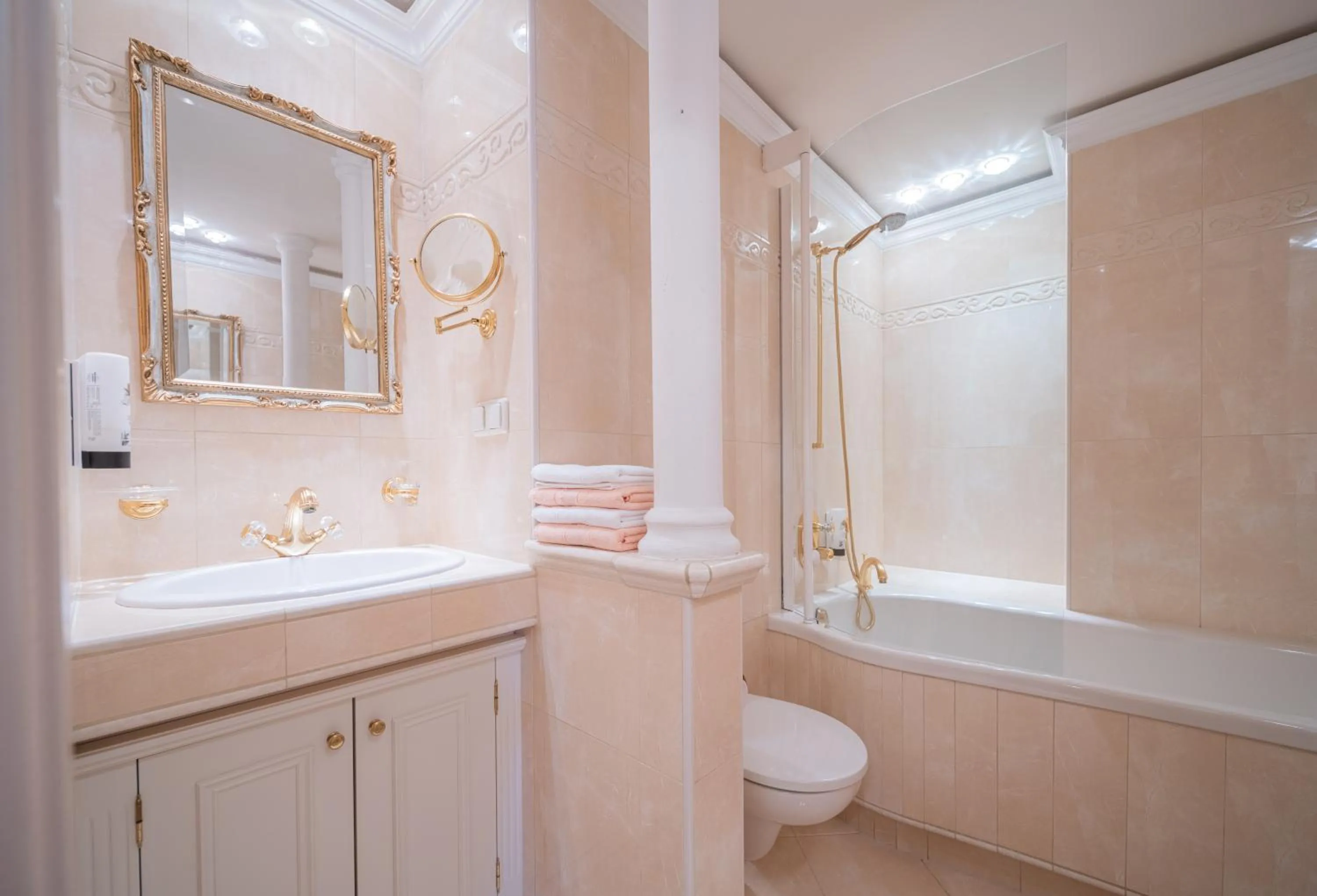 Bathroom in Hotel Schloss Dürnstein