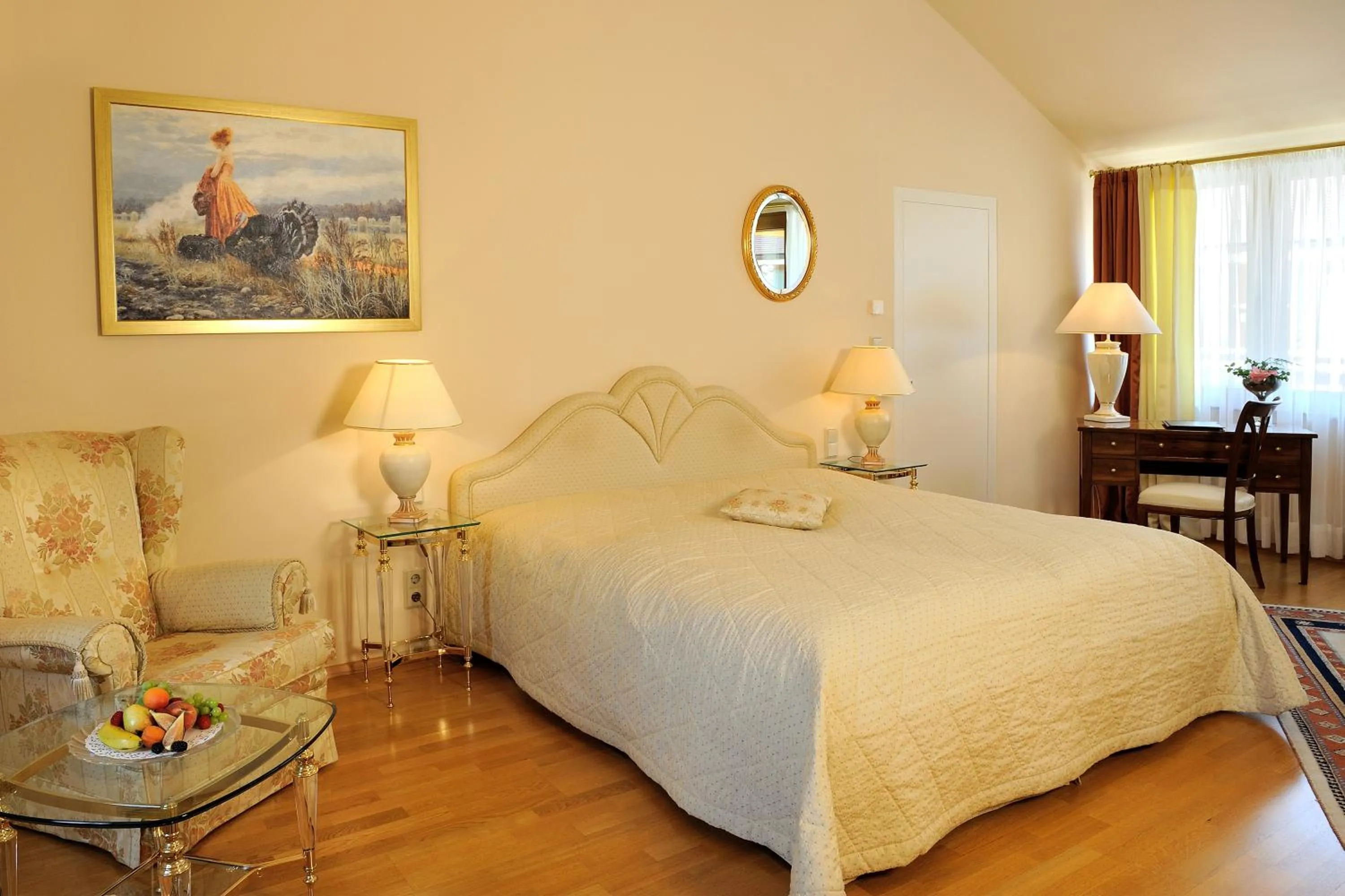 Photo of the whole room, Bed in Hotel Schloss Dürnstein