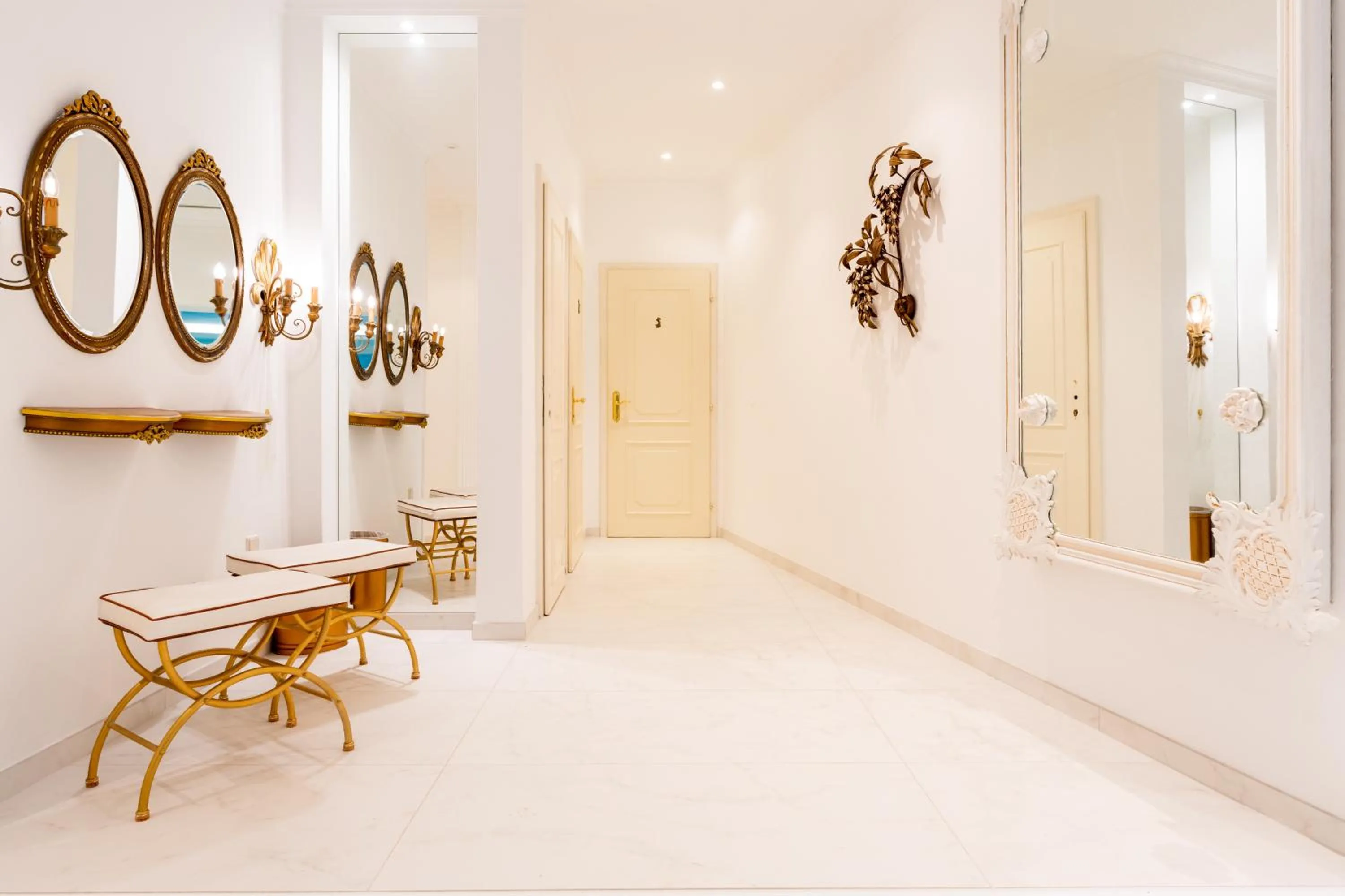 Swimming pool in Hotel Schloss Dürnstein