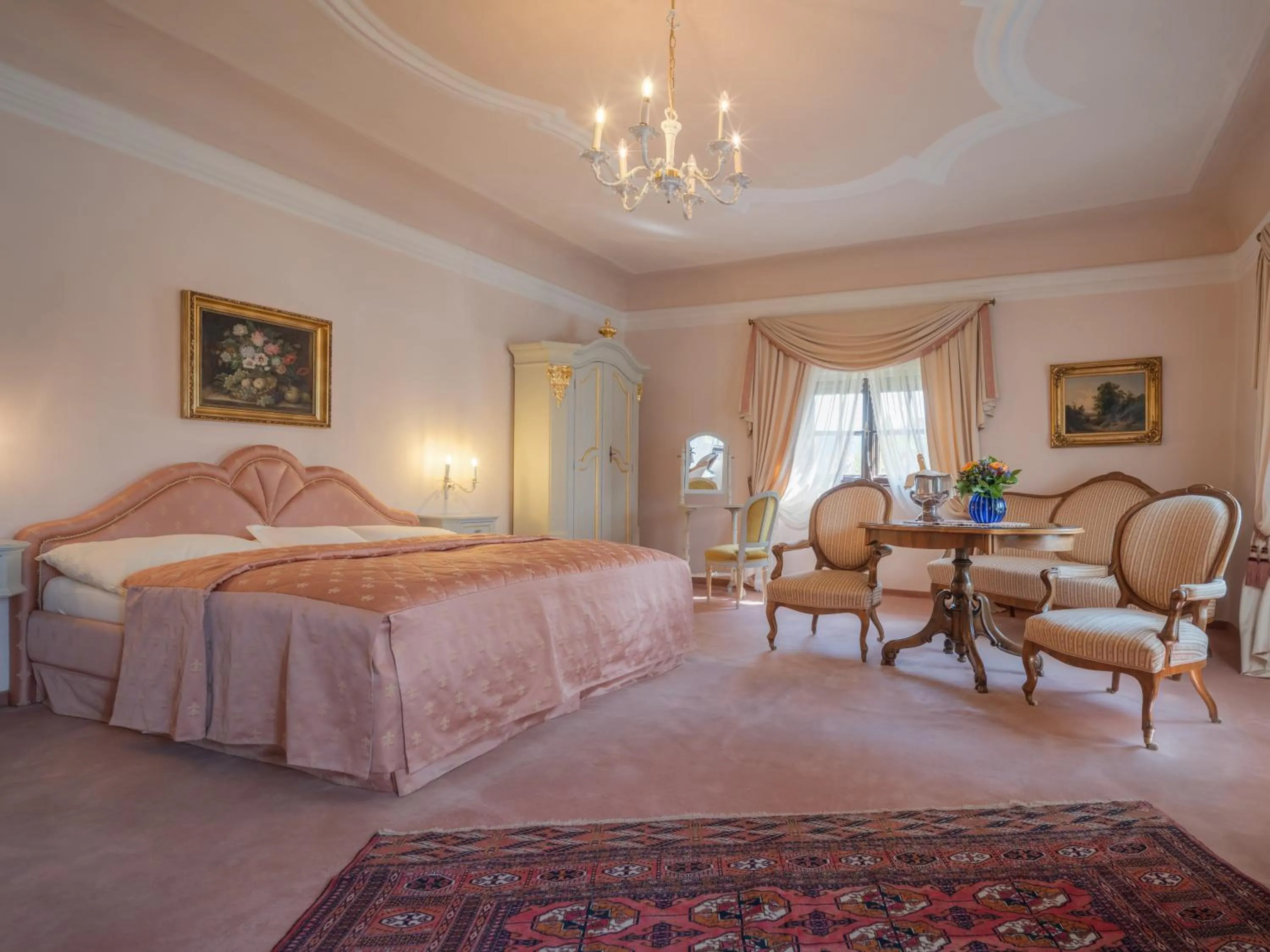 Photo of the whole room, Bed in Hotel Schloss Dürnstein