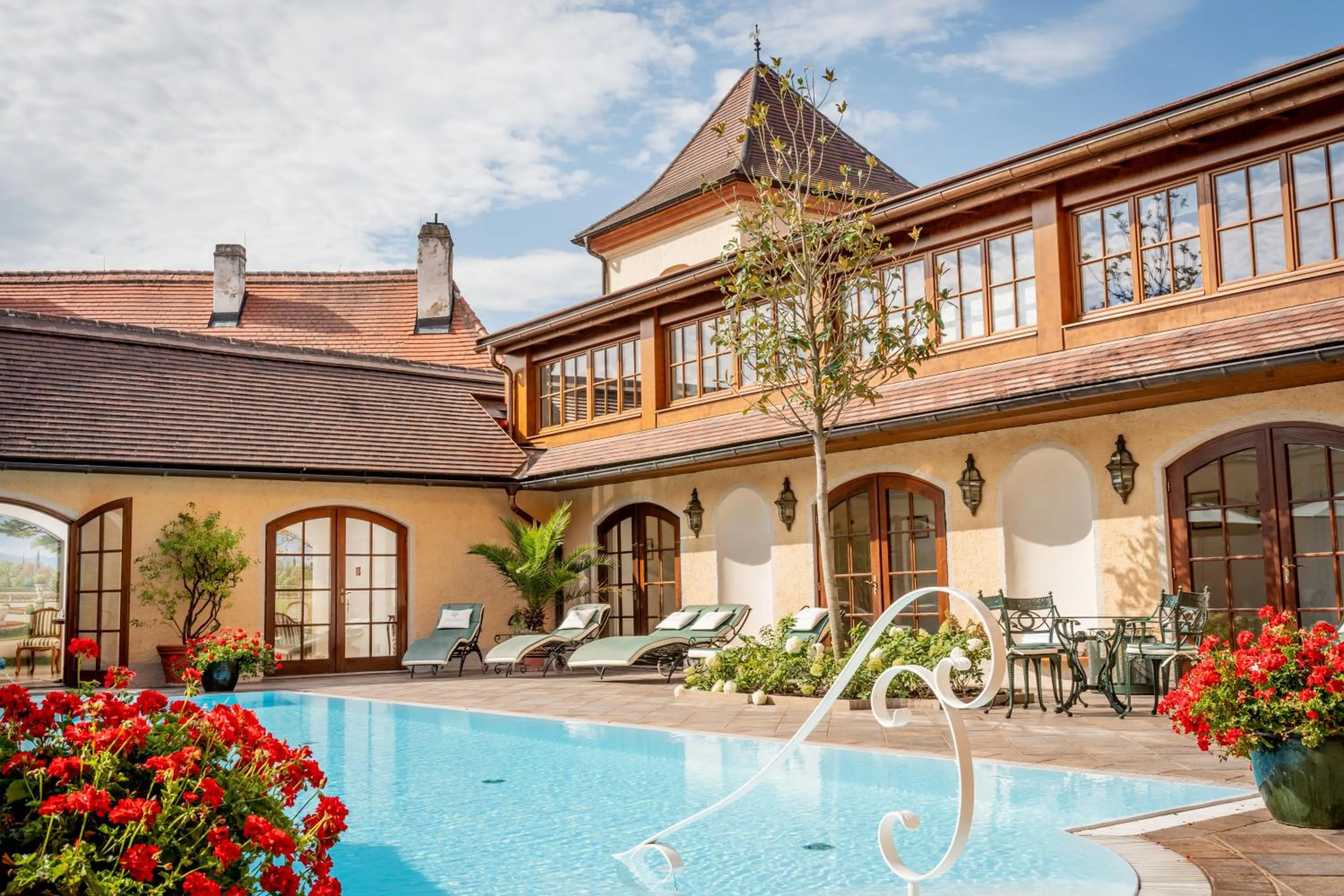 Swimming pool in Hotel Schloss Dürnstein