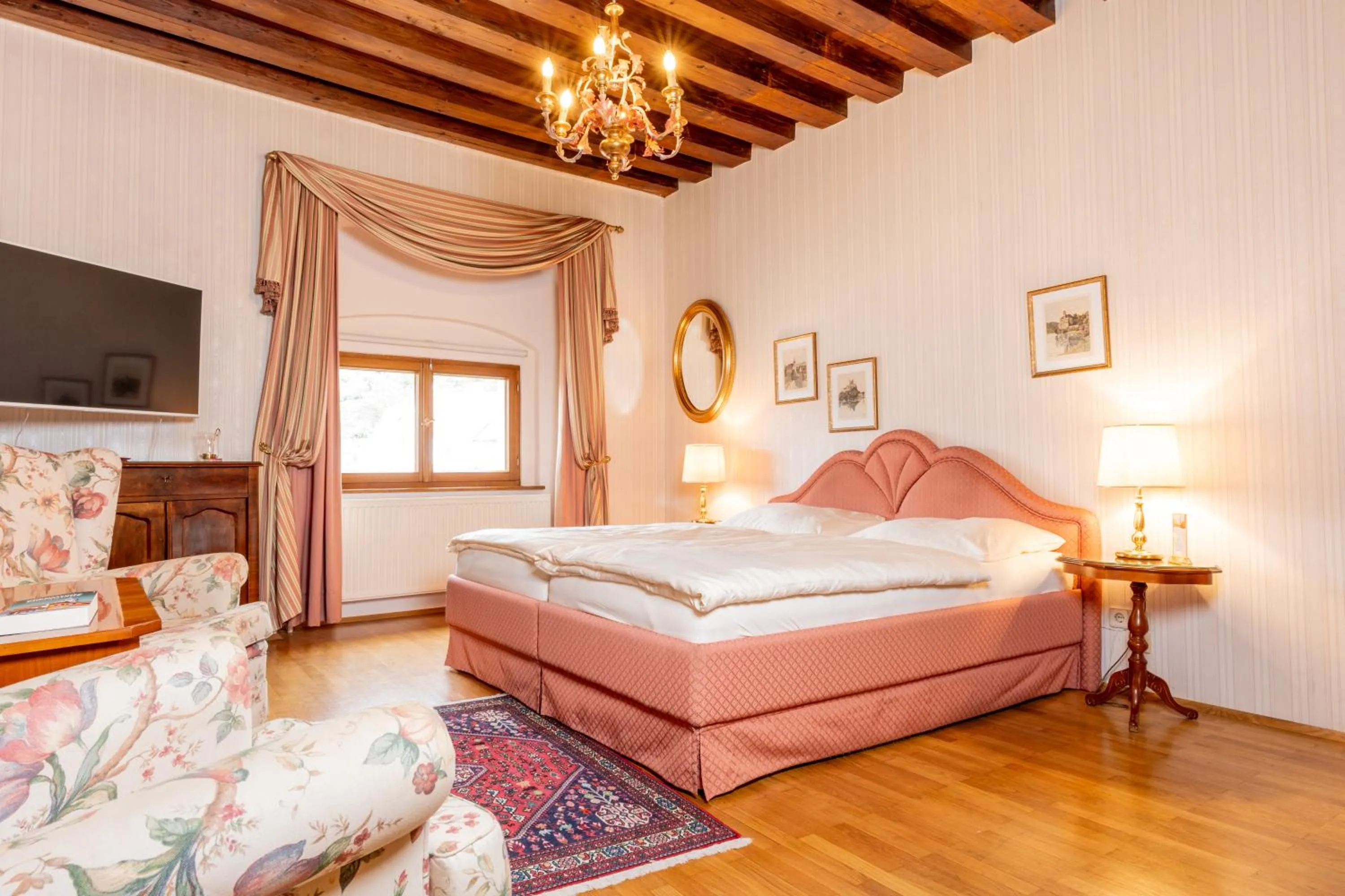 Photo of the whole room, Bed in Hotel Schloss Dürnstein