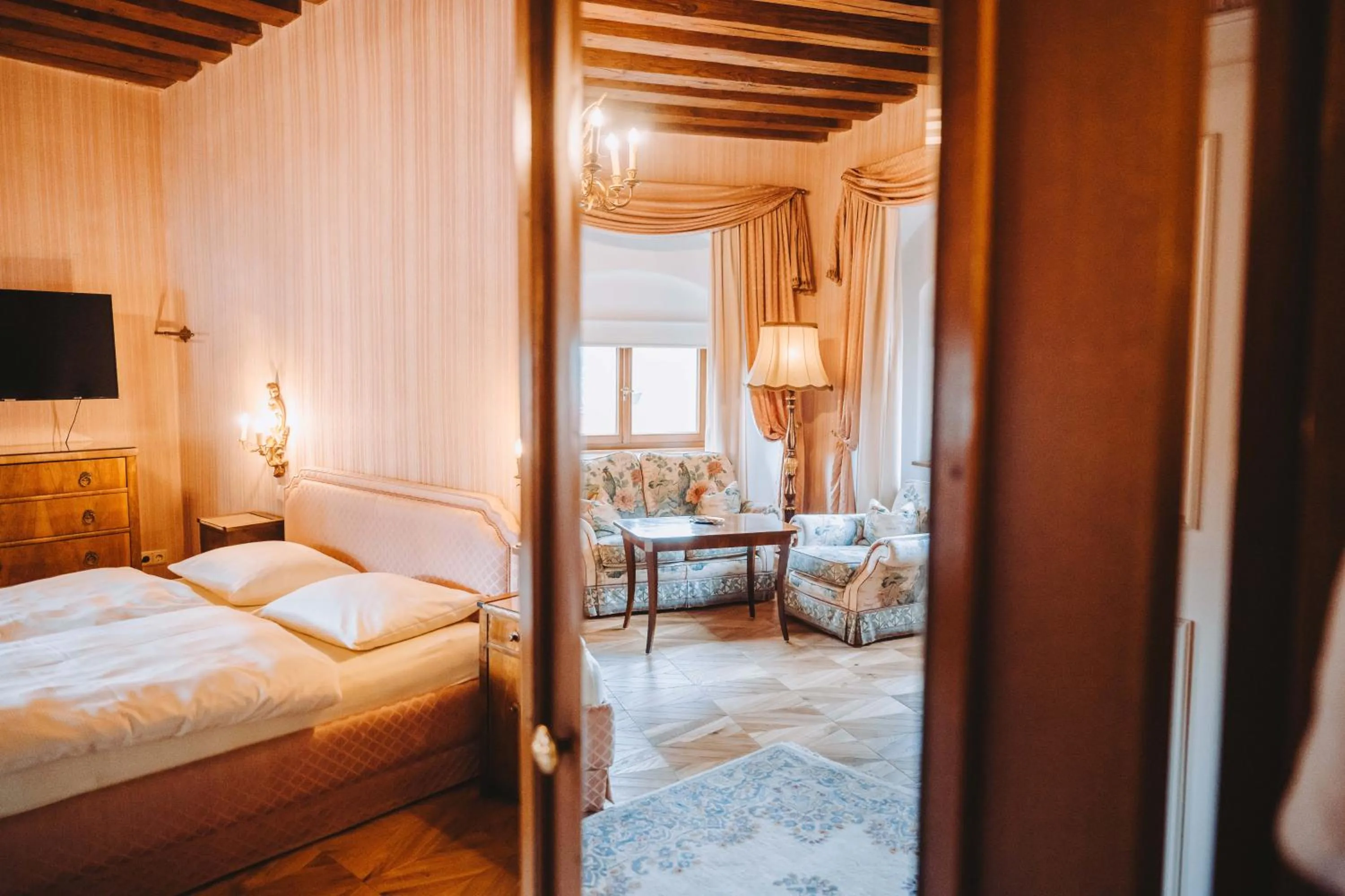 Photo of the whole room, Bed in Hotel Schloss Dürnstein