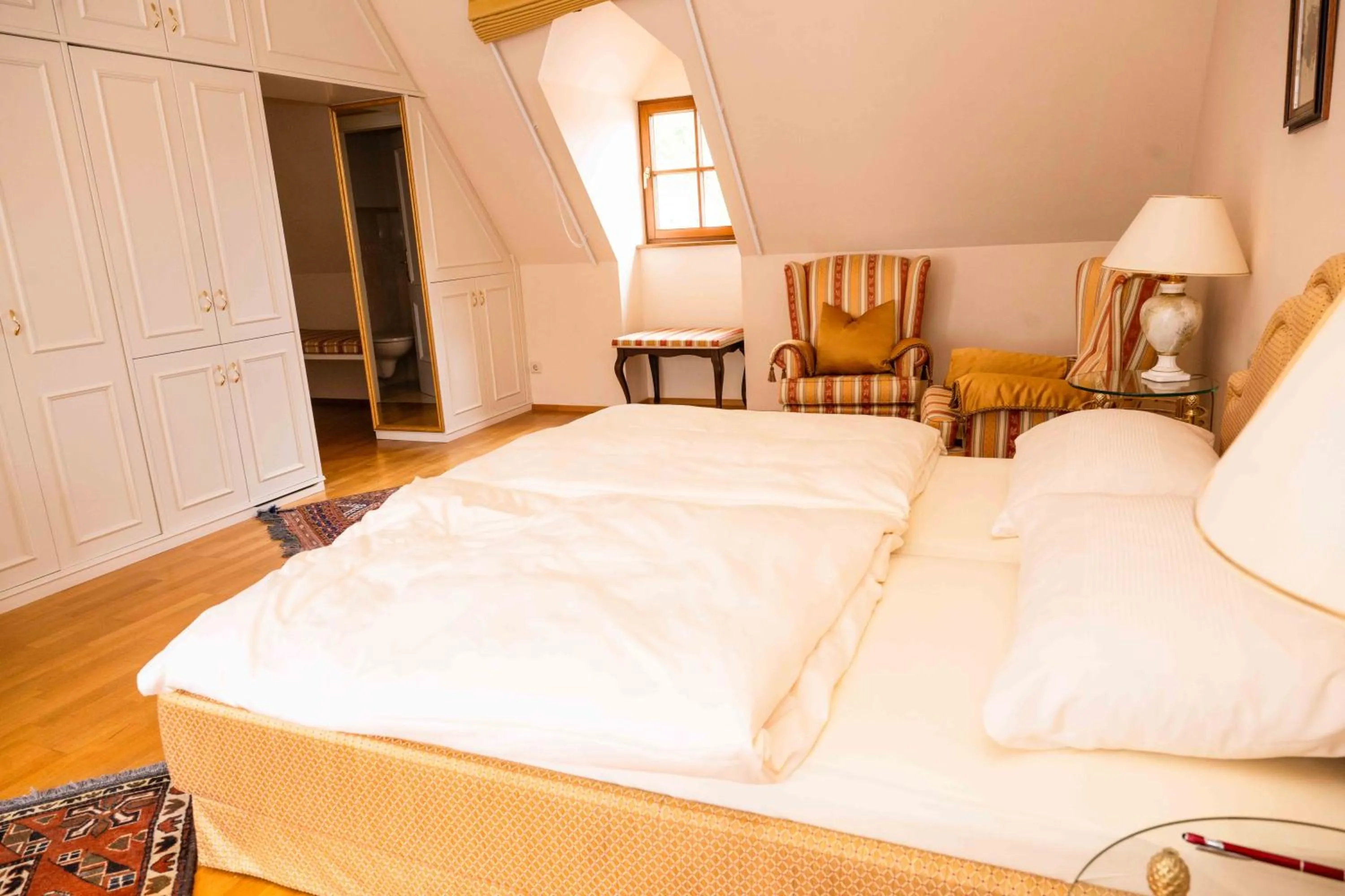 Photo of the whole room, Bed in Hotel Schloss Dürnstein