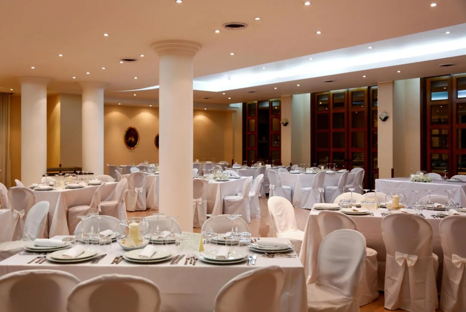 Restaurant/places to eat in Hotel Serenella