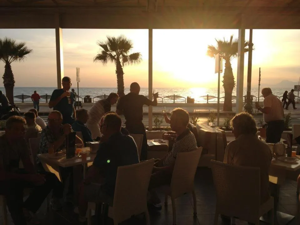 Restaurant/places to eat in Hotel Serenella