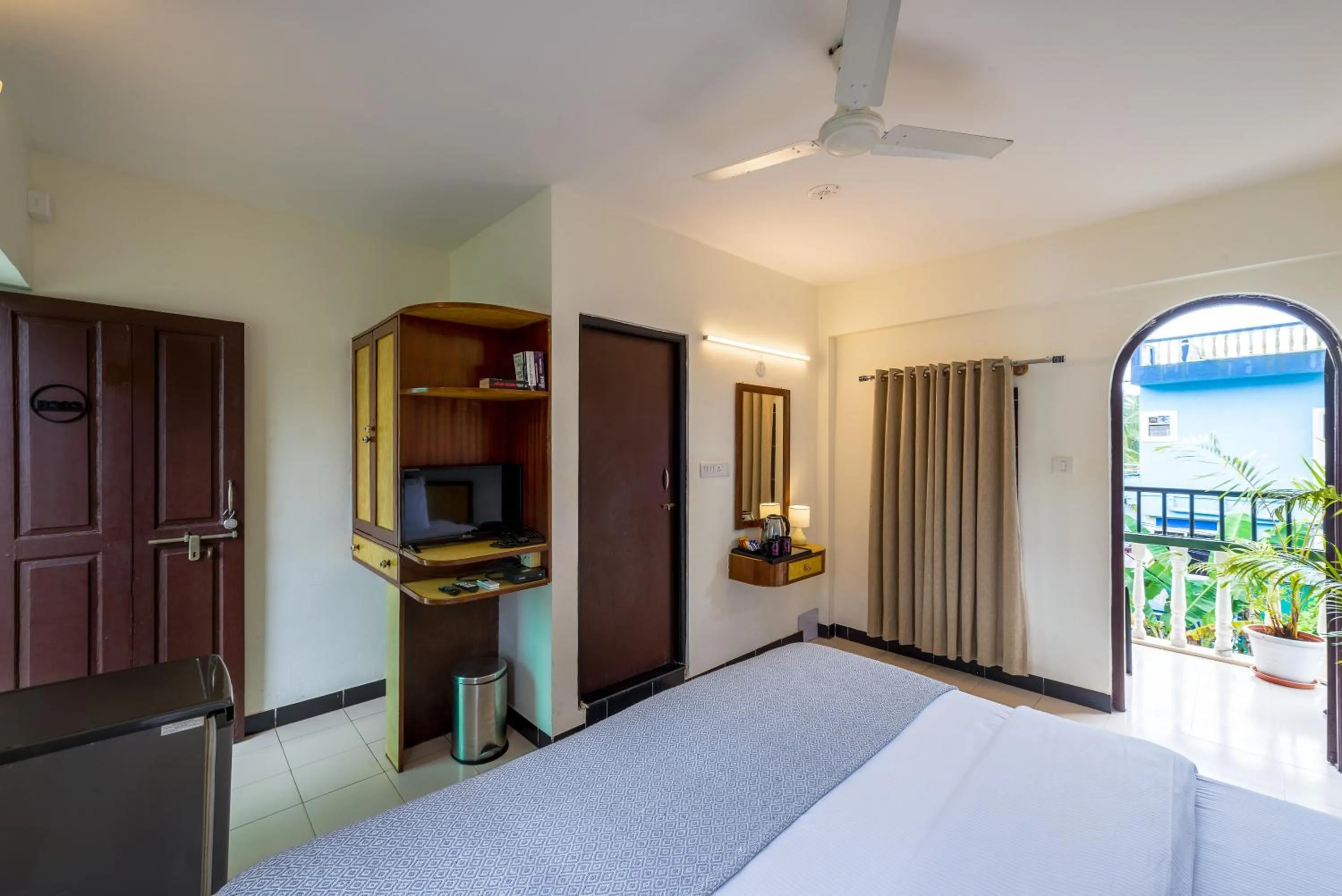 Bedroom, Bed in Olive Zip Calangute Mira by Embassy Group