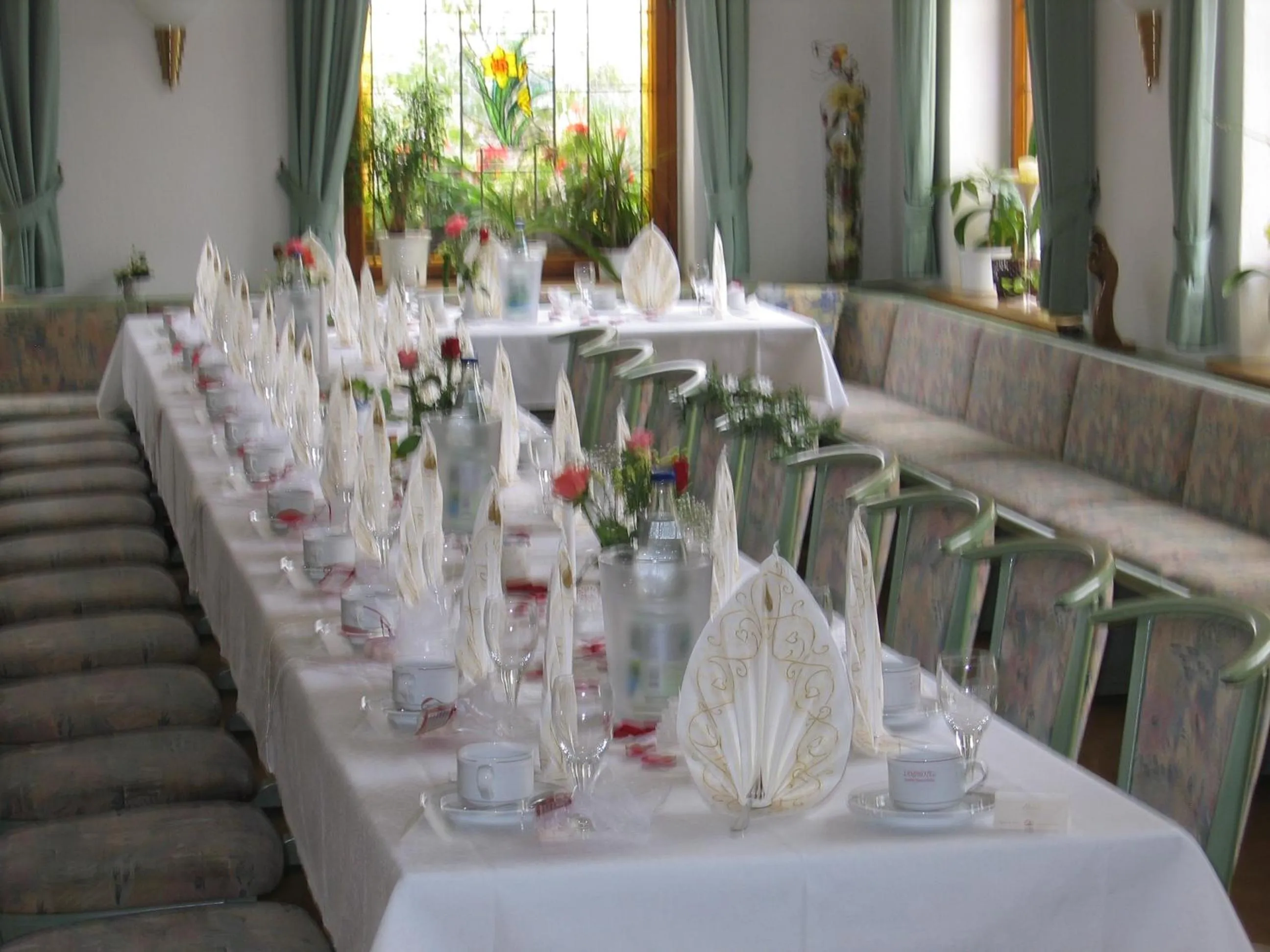 Restaurant/places to eat in Landhotel Plauen - Gasthof Zwoschwitz