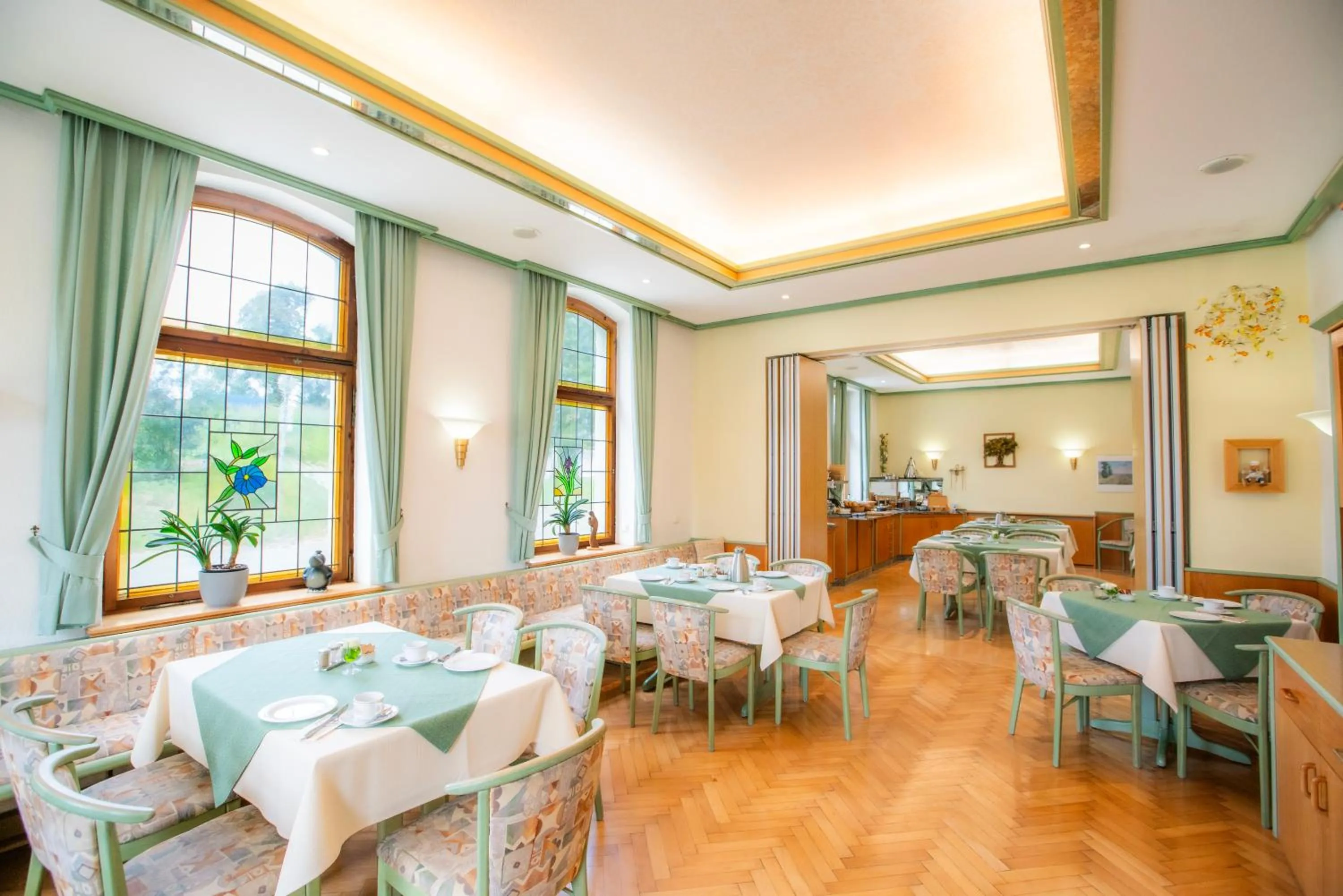 Restaurant/places to eat in Landhotel Plauen - Gasthof Zwoschwitz
