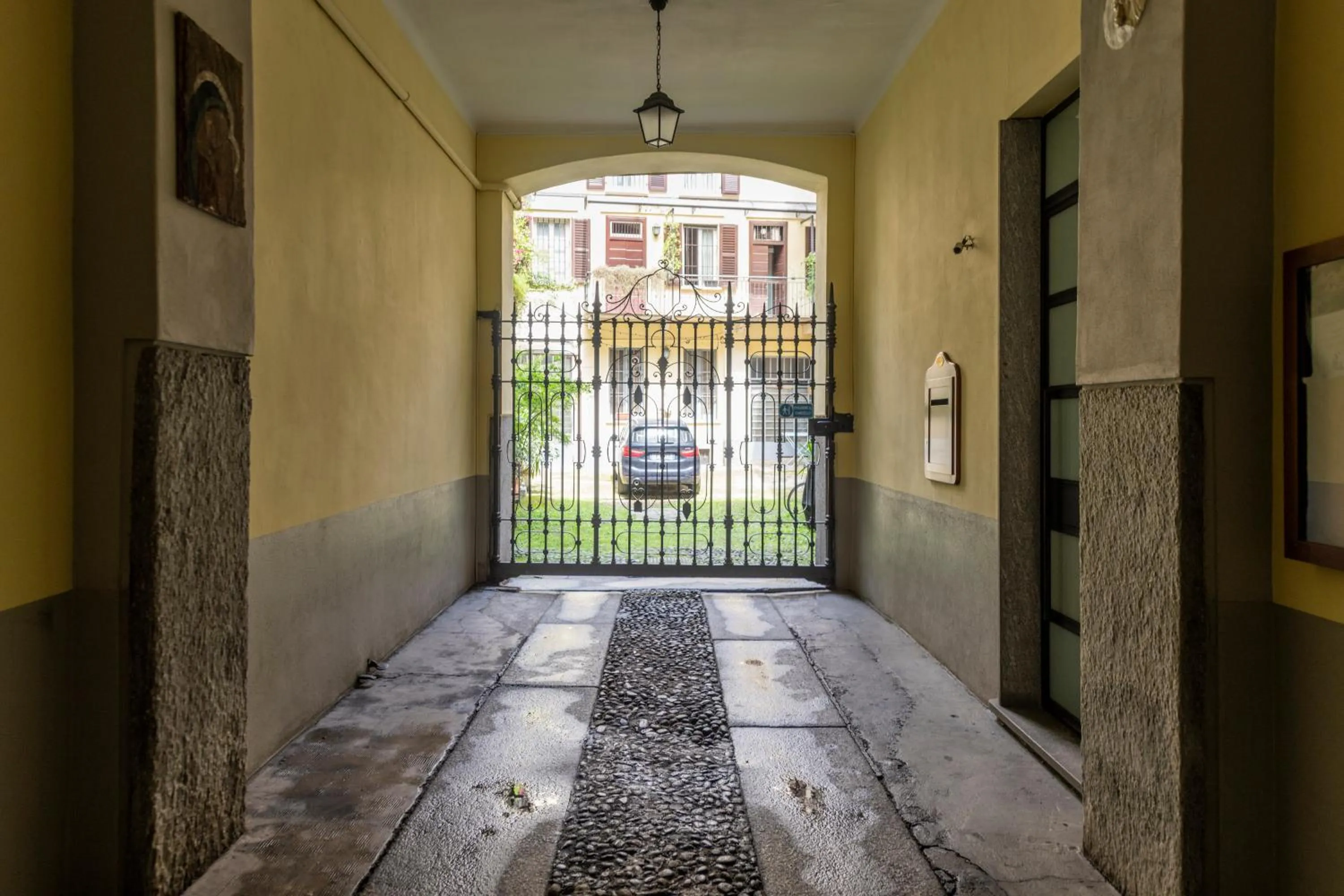 Facade/entrance in Paolo Sarpi, 36 - Milano Inside