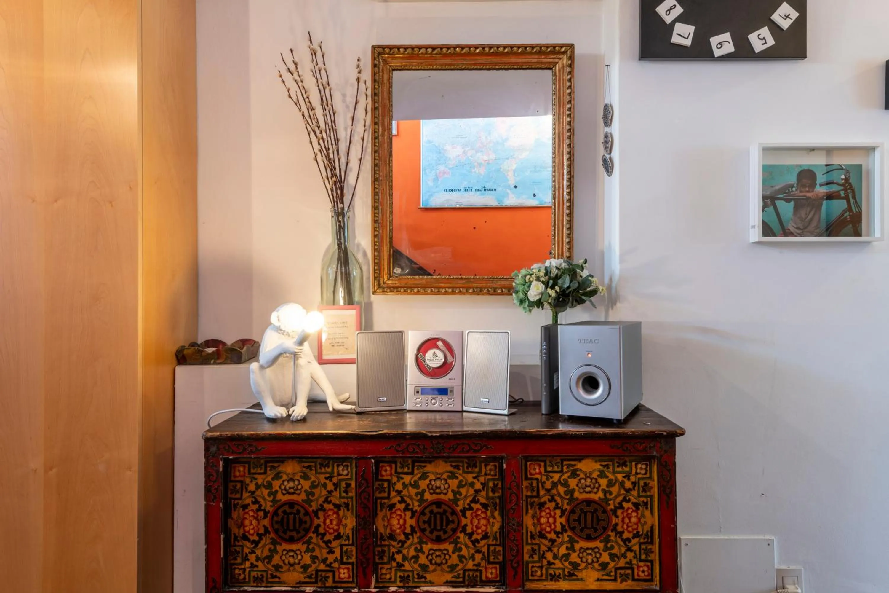 Decorative detail in Paolo Sarpi, 36 - Milano Inside