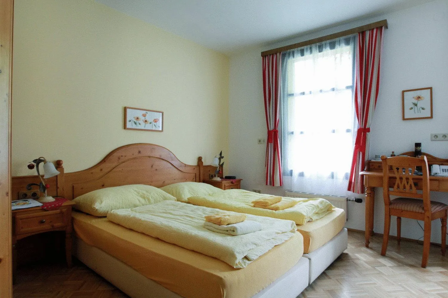 Photo of the whole room, Bed in Steinschalerhof